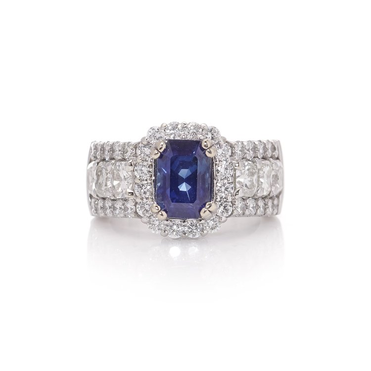 18KT Gold Cluster Ring with 2.81ct Natural Sapphire & Diamonds