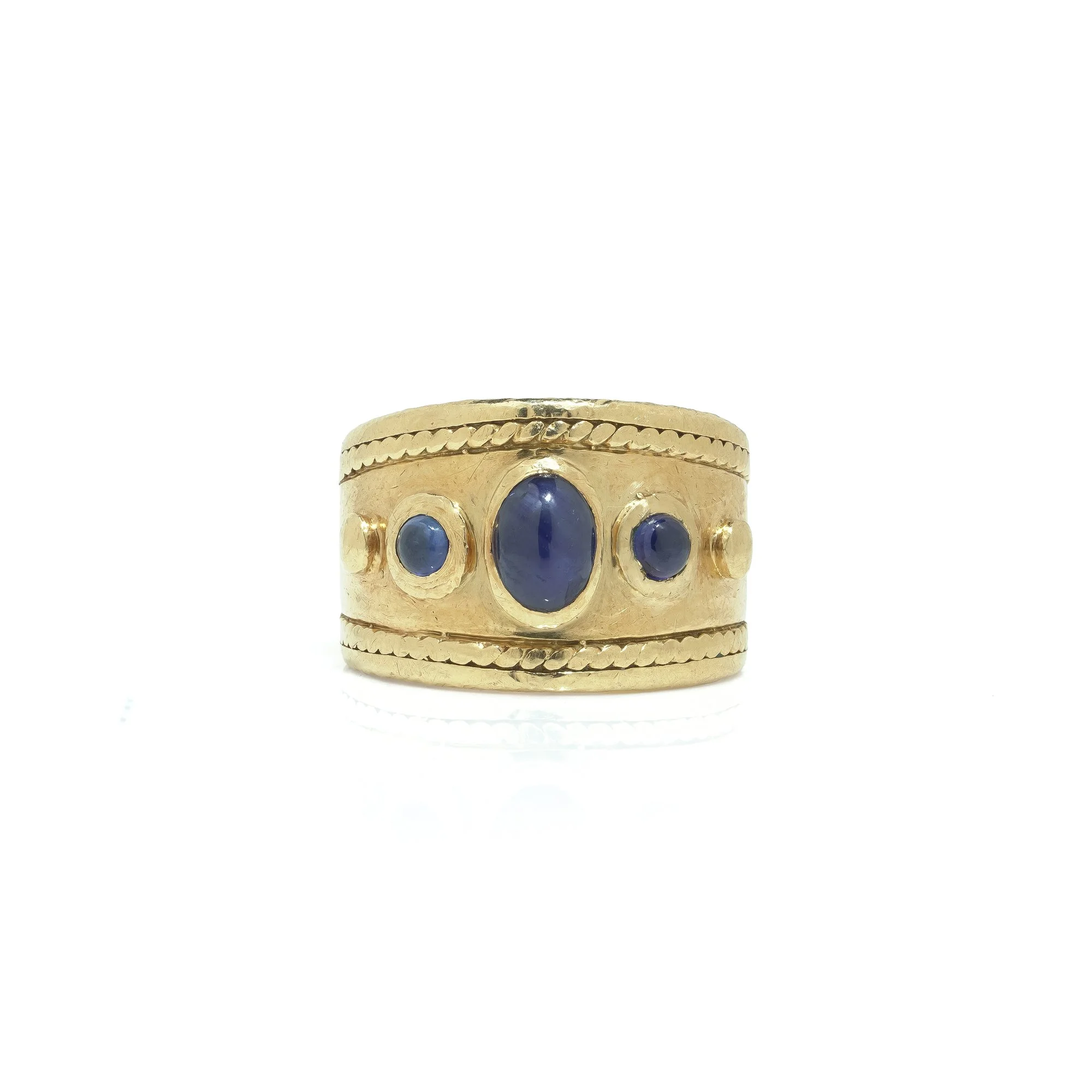 1970s English 18KT Gold Cabochon Sapphire Ring