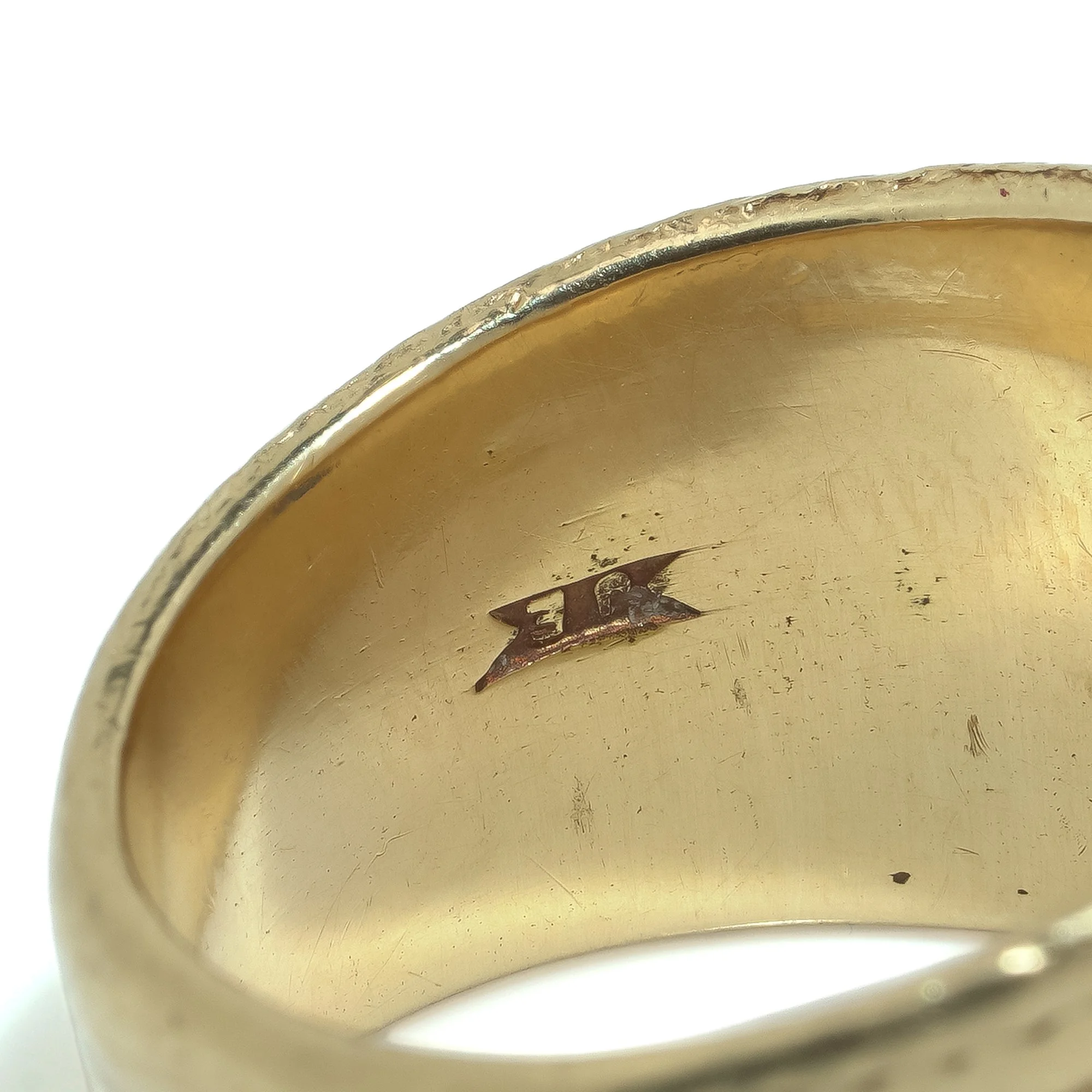 1970s-english-18kt-gold-cabochon-sapphire-ring-05-Mozeris-Fine-Antiques.jpg