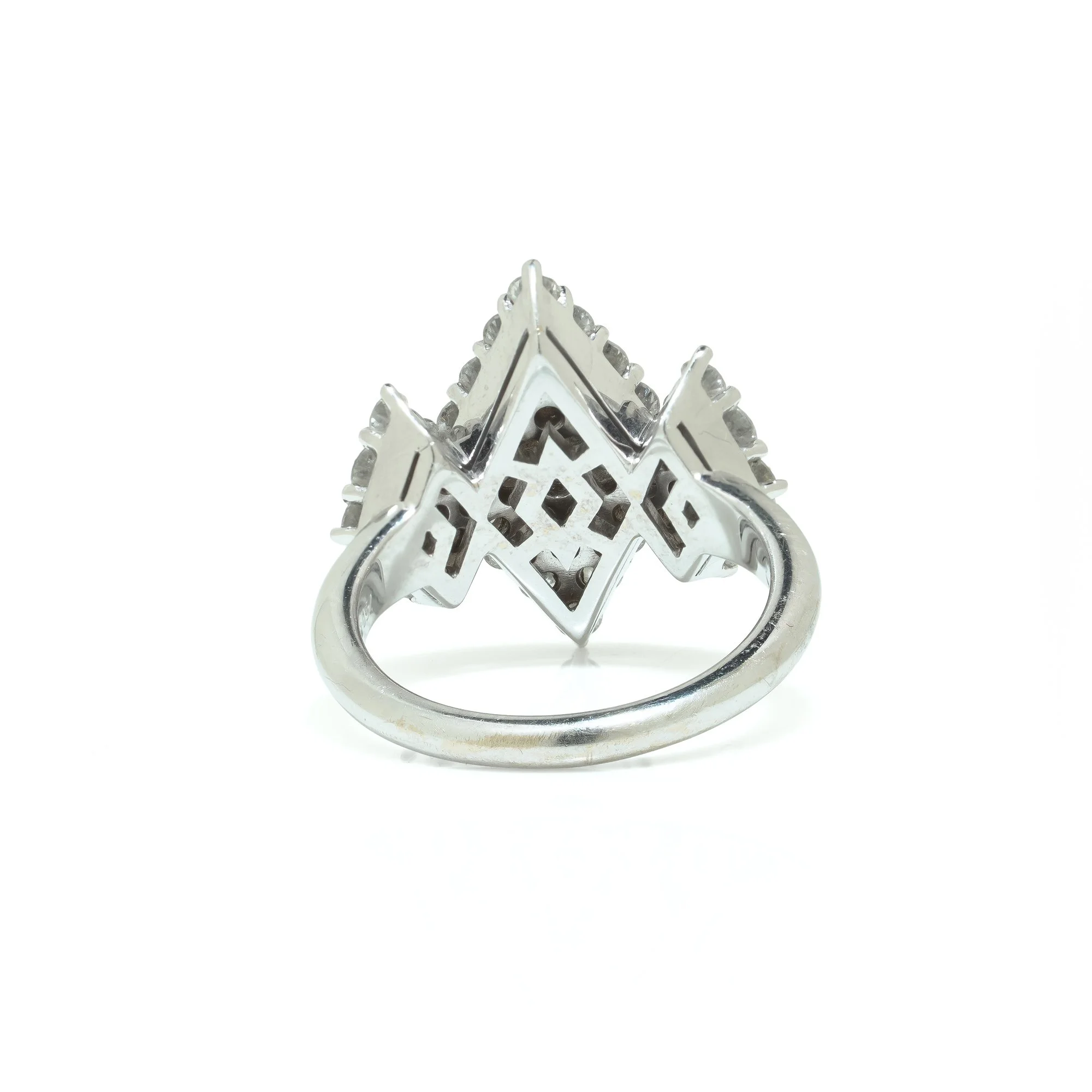 picchiotti-18kt-gold-diamond-cluster-ring-04-Mozeris-Fine-Antiques.jpg