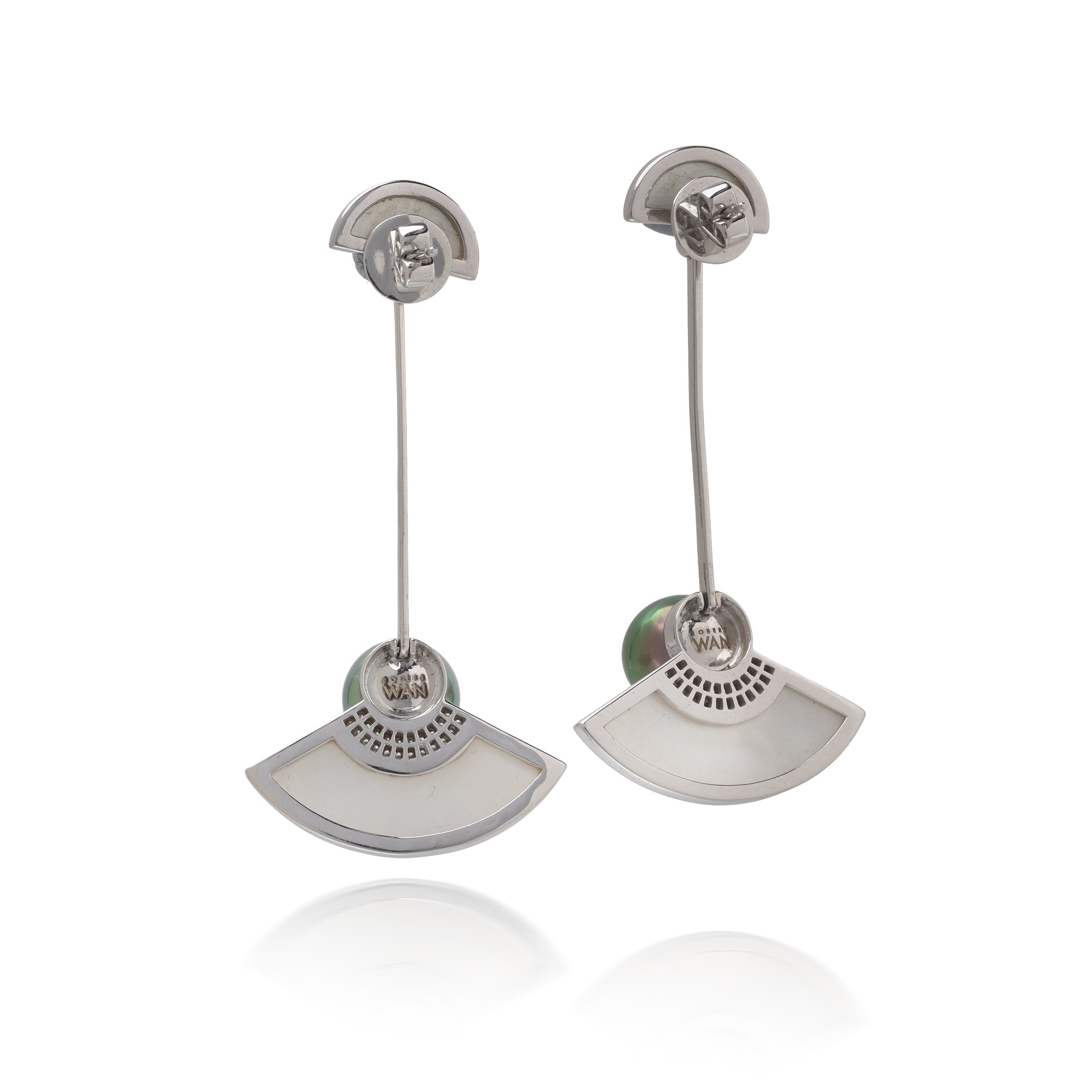 robert-wan-18kt-white-gold-tahitian-pearl-diamond-mother-of-pearl-earrings-02-Mozeris-Fine-Antiques.jpg