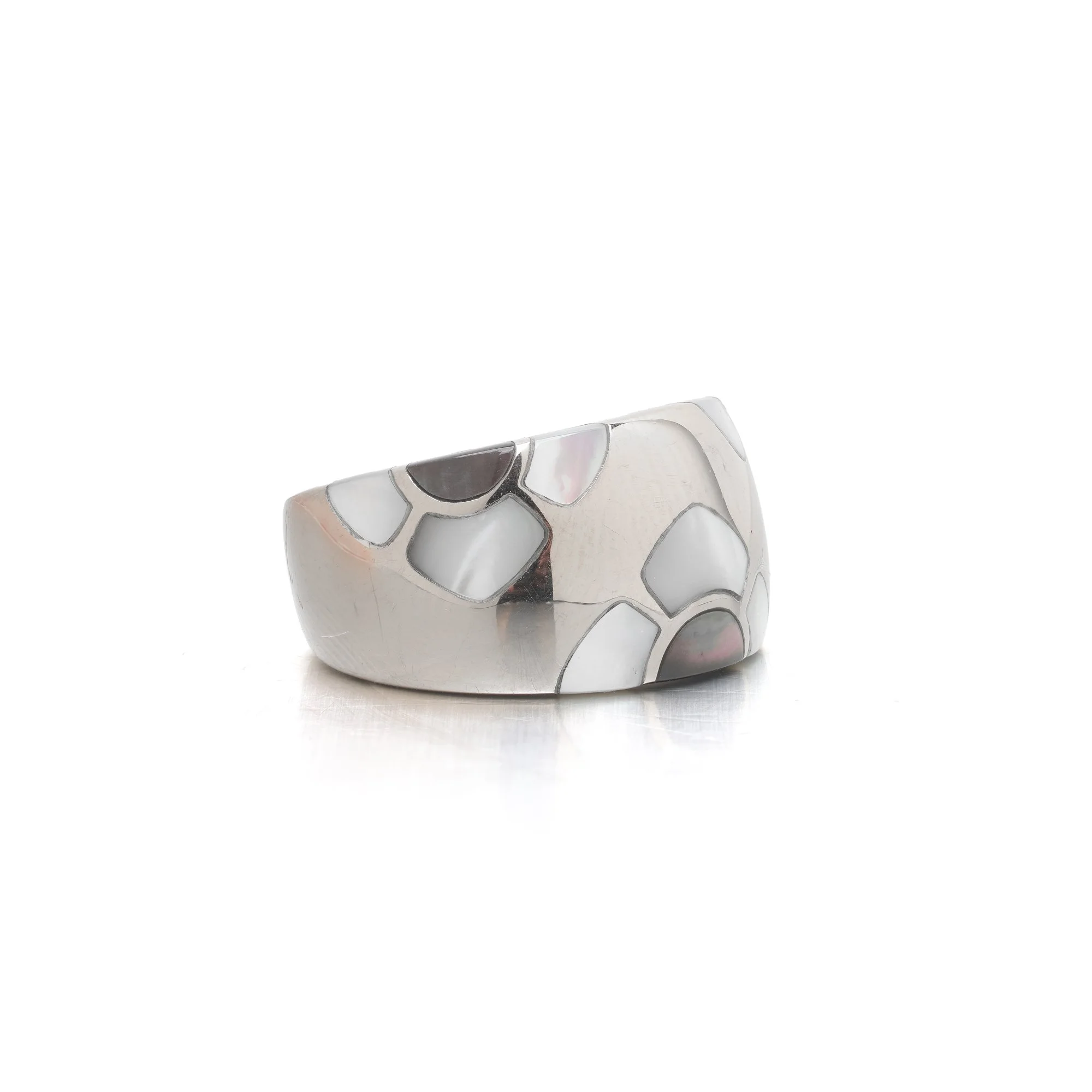 van-cleef-arpels-18kt-gold-mother-of-pearl-marqueterie-ring-03-Mozeris-Fine-Antiques.jpg