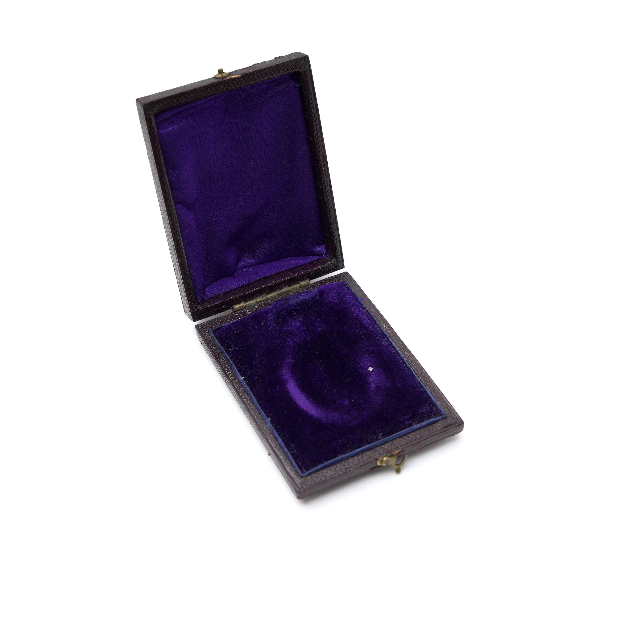 victorian-leather-pendant-locket-box-04-Mozeris-Fine-Antiques.jpg