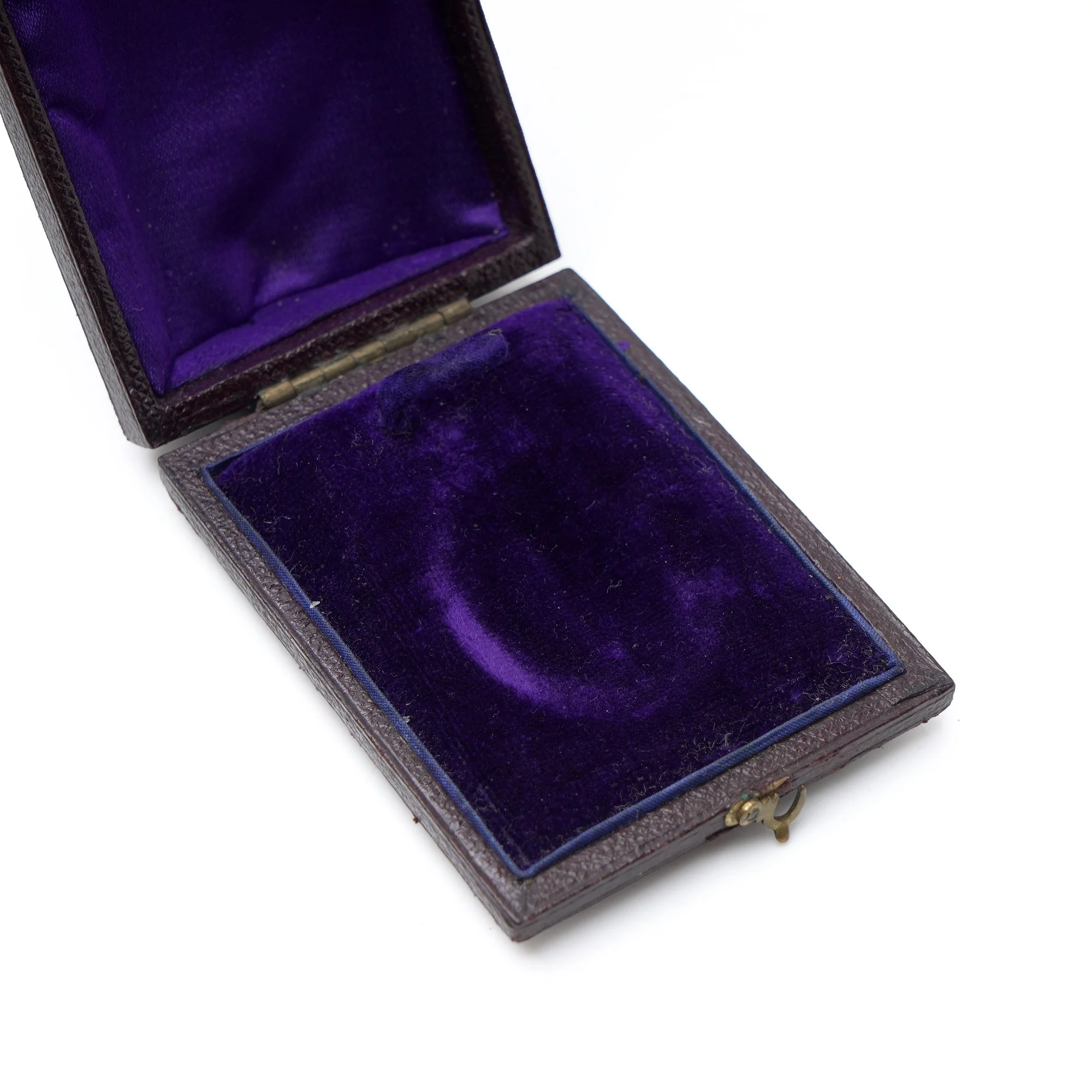 victorian-leather-pendant-locket-box-05-Mozeris-Fine-Antiques.jpg