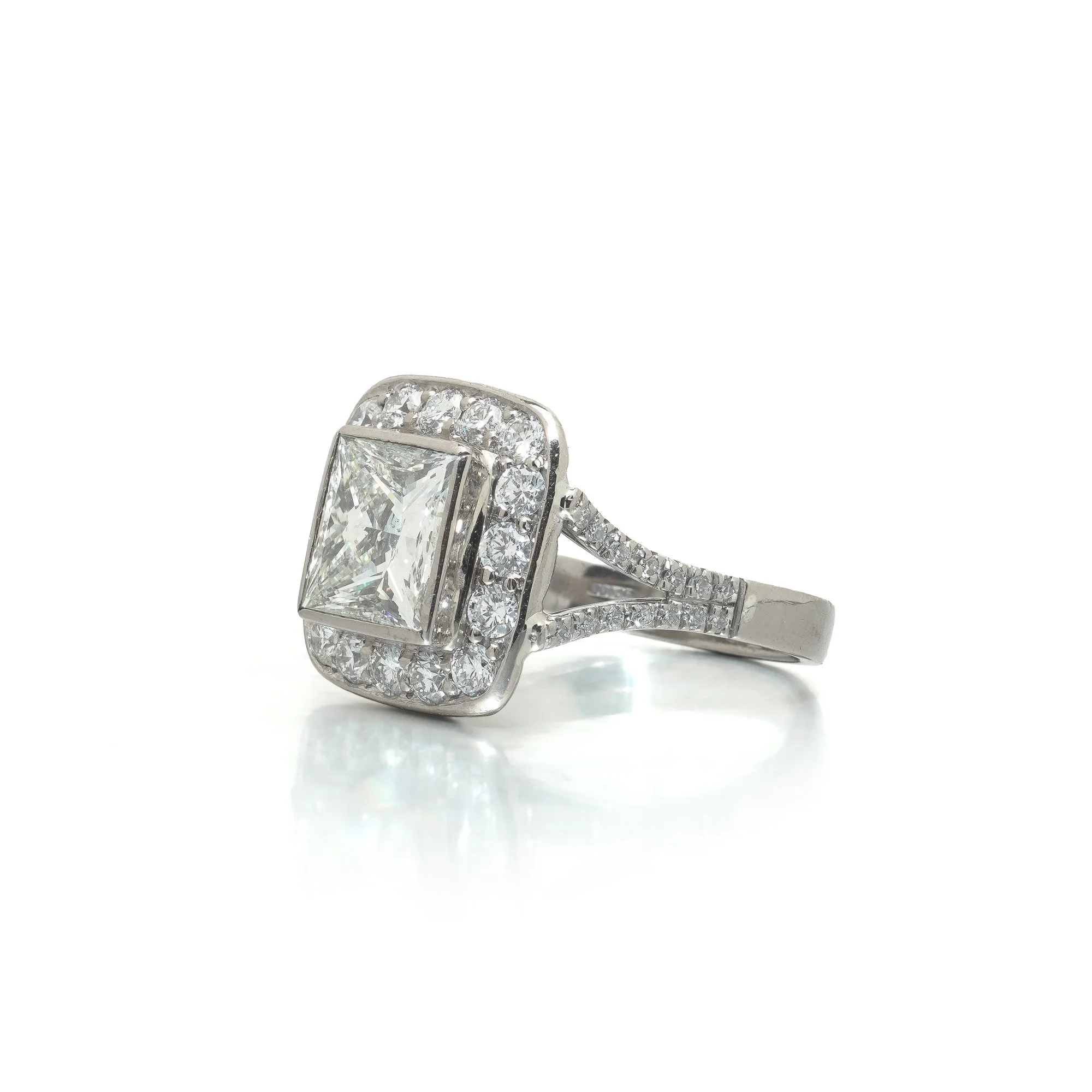 18ct-white-gold-princess-cut-diamond-cluster-ring-04-Mozeris-Fine-Antiques.jpg