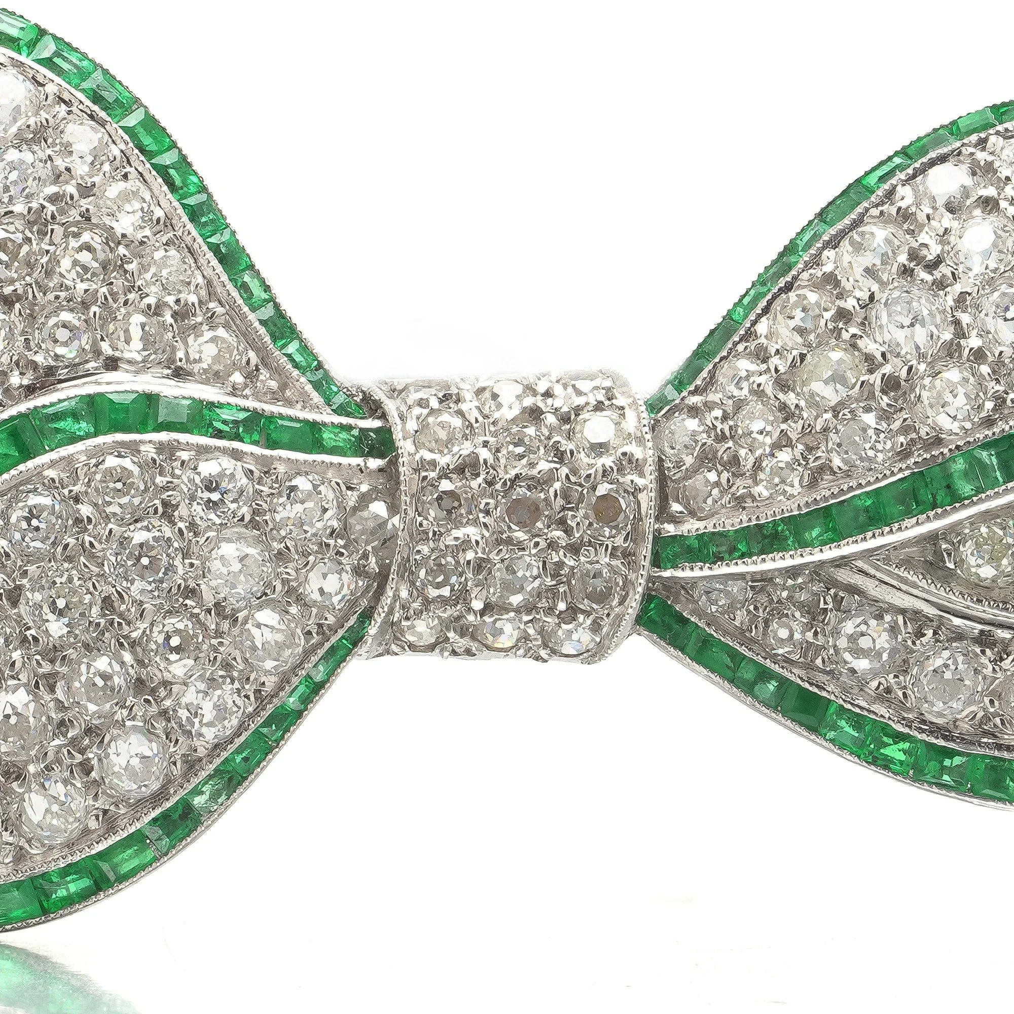 art-deco-emerald-diamond-bow-brooch-platinum-03-Mozeris-Fine-Antiques.jpg