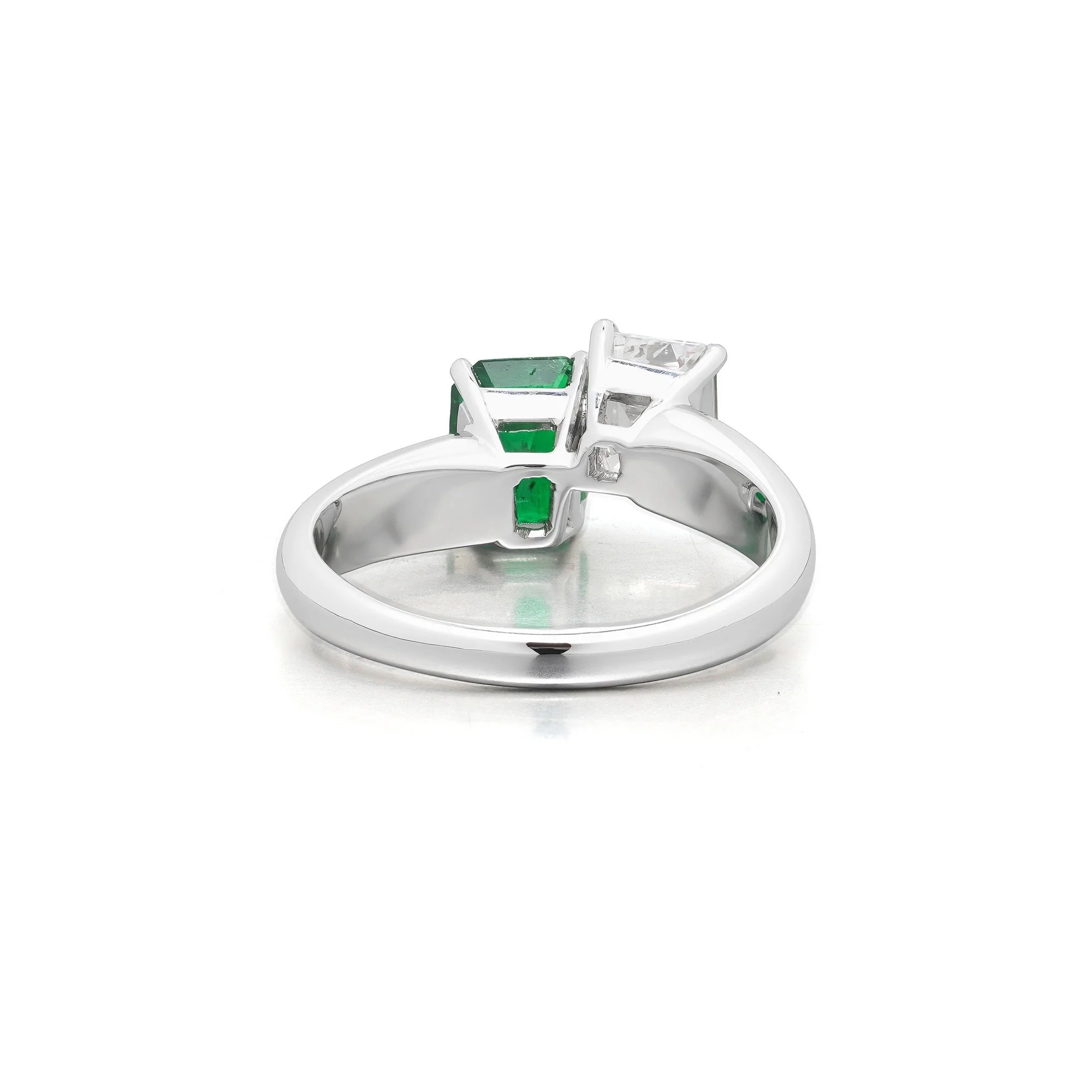 emerald-diamond-toi-et-moi-ring-18kt-white-gold-04-Mozeris-Fine-Antiques.jpg