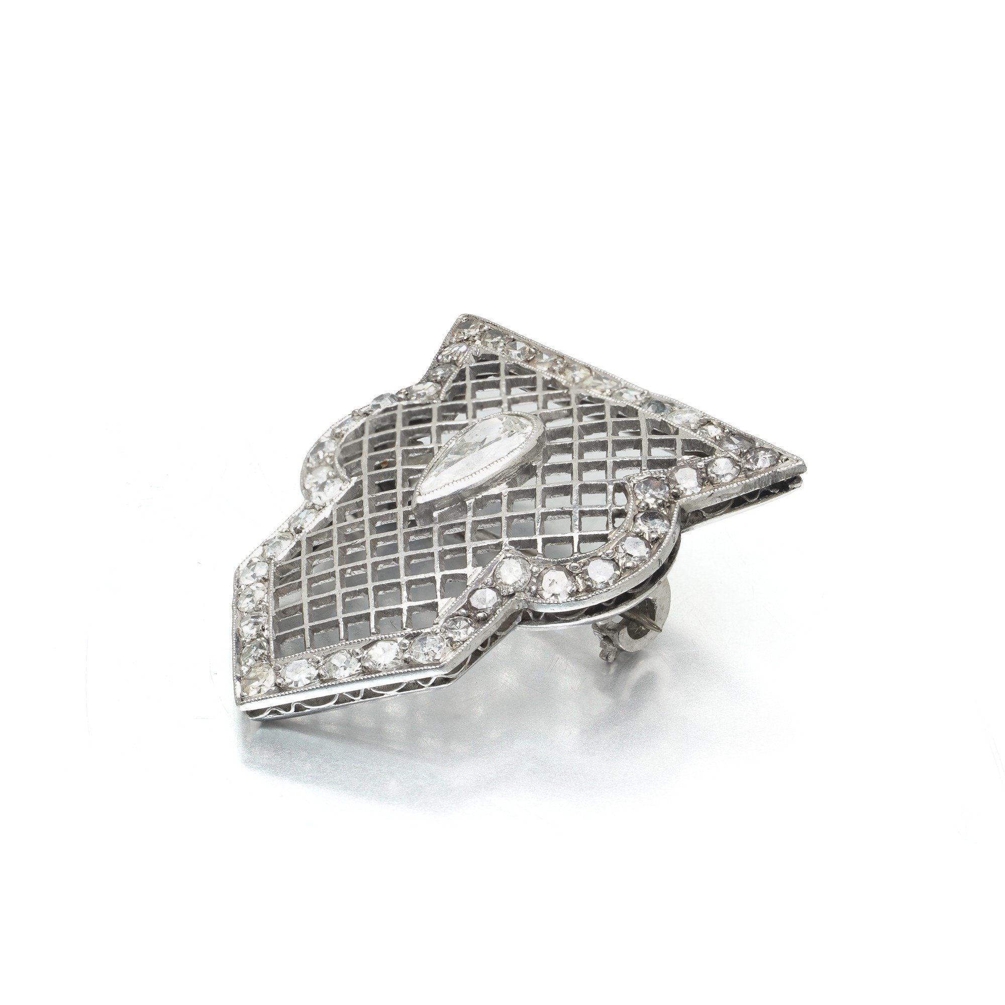 art-deco-diamond-brooch-platinum-04-Mozeris-Fine-Antiques.jpg