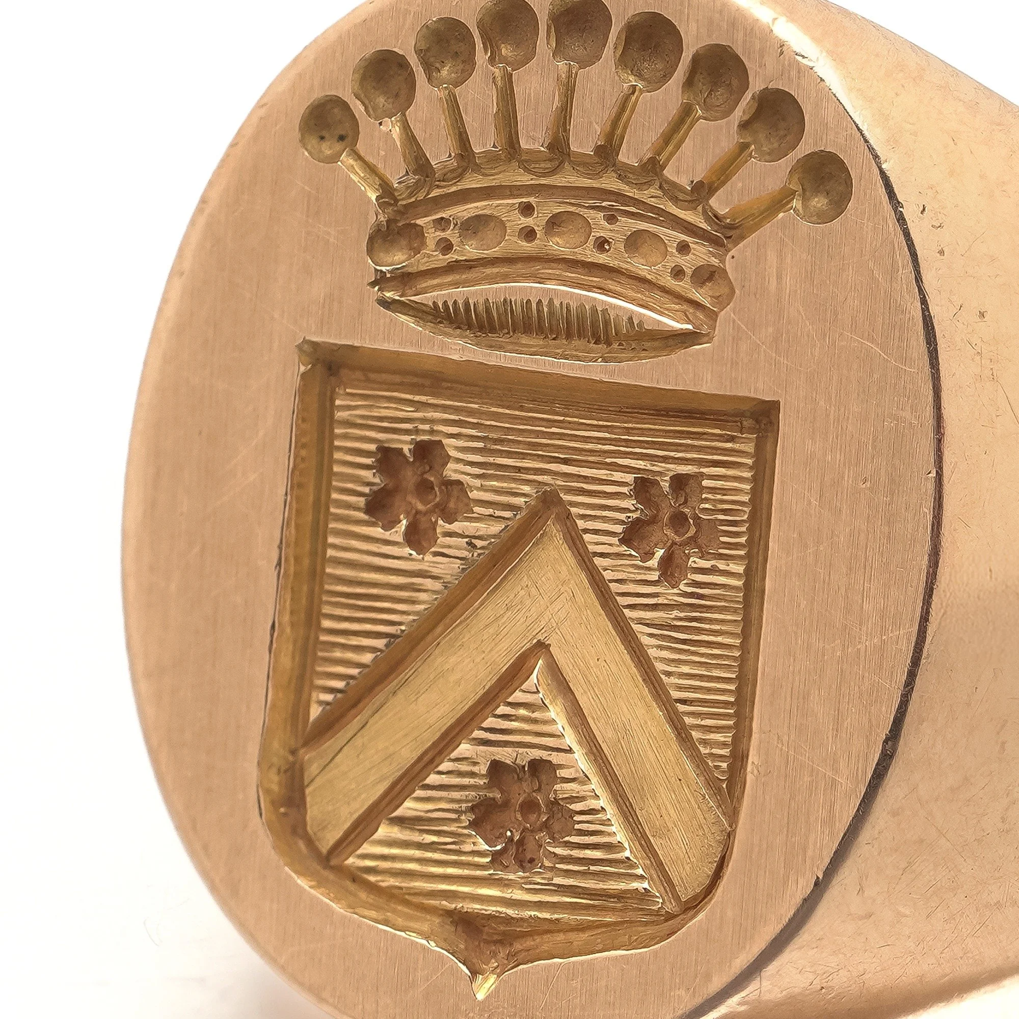 antique-french-18kt-gold-heraldic-signet-ring-coronet-coat-of-arms-04-Mozeris-Fine-Antiques.jpg
