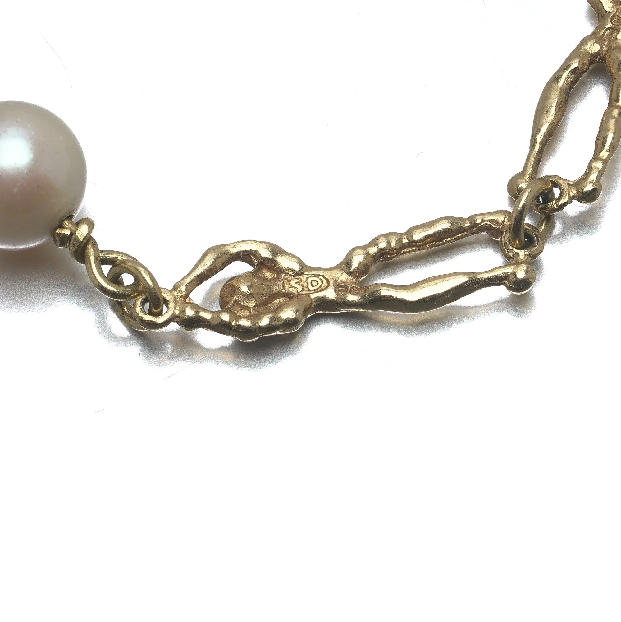 stuart-devlin-18kt-gold-coral-pearl-figural-link-necklace-london-1970s-12-Mozeris-Fine-Antiques.jpg