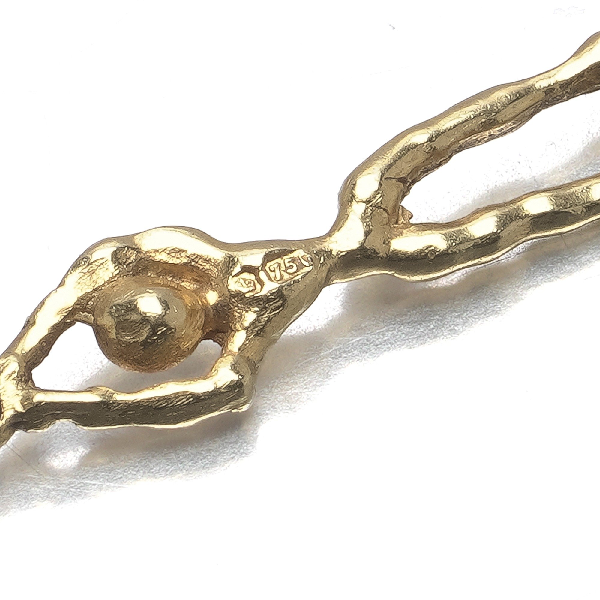 stuart-devlin-18kt-gold-coral-pearl-figural-link-necklace-london-1970s-14-Mozeris-Fine-Antiques.jpg