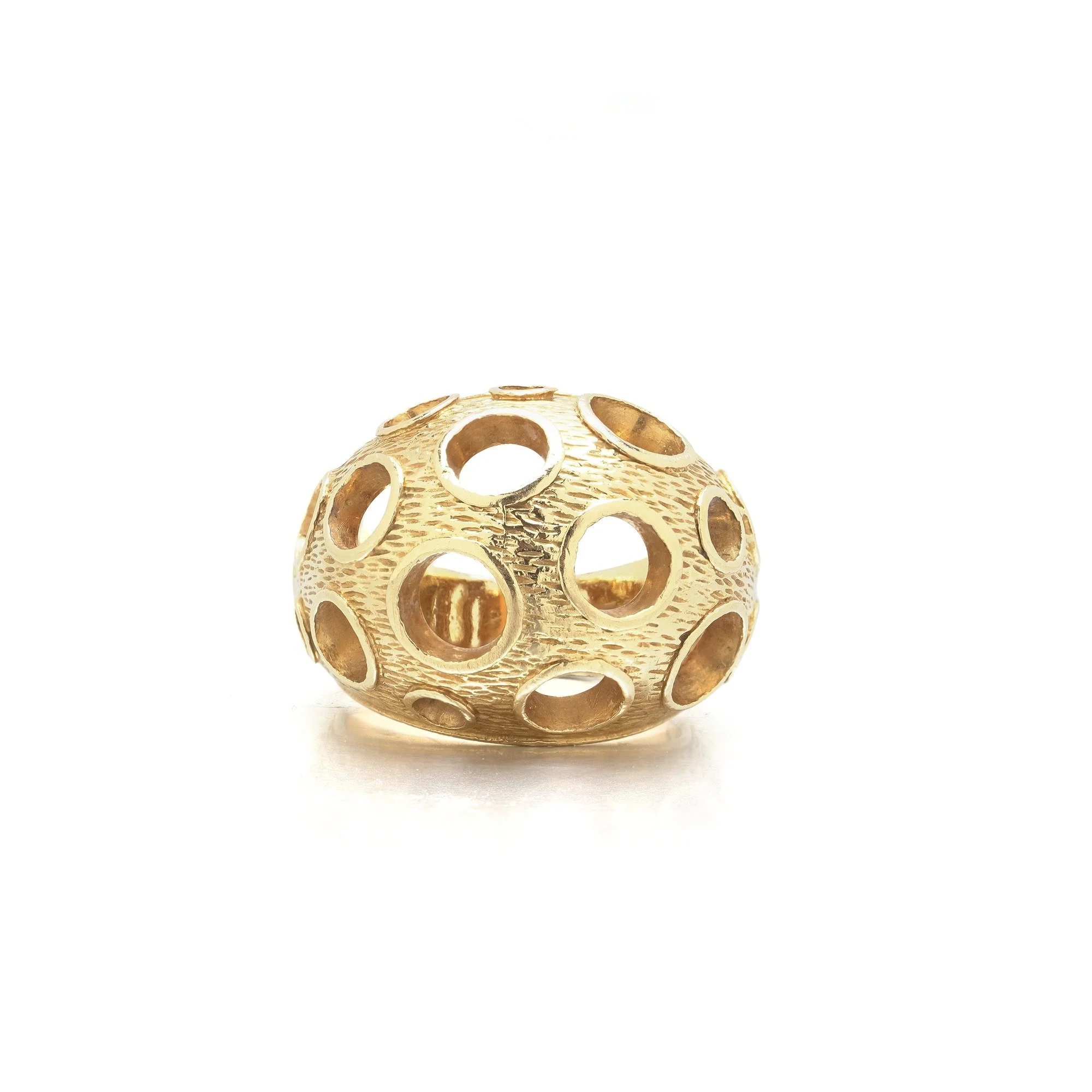 kutchinsky-18kt-gold-openwork-bombe-ring-london-1970s-01-Mozeris-Fine-Antiques.jpg