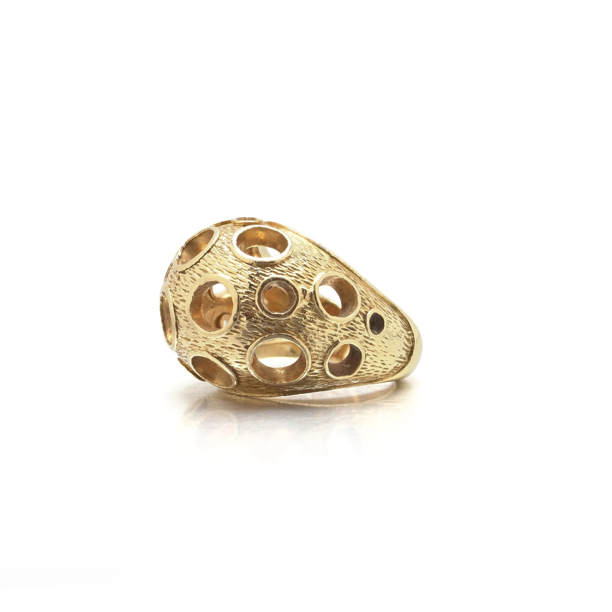 kutchinsky-18kt-gold-openwork-bombe-ring-london-1970s-06-Mozeris-Fine-Antiques.jpg