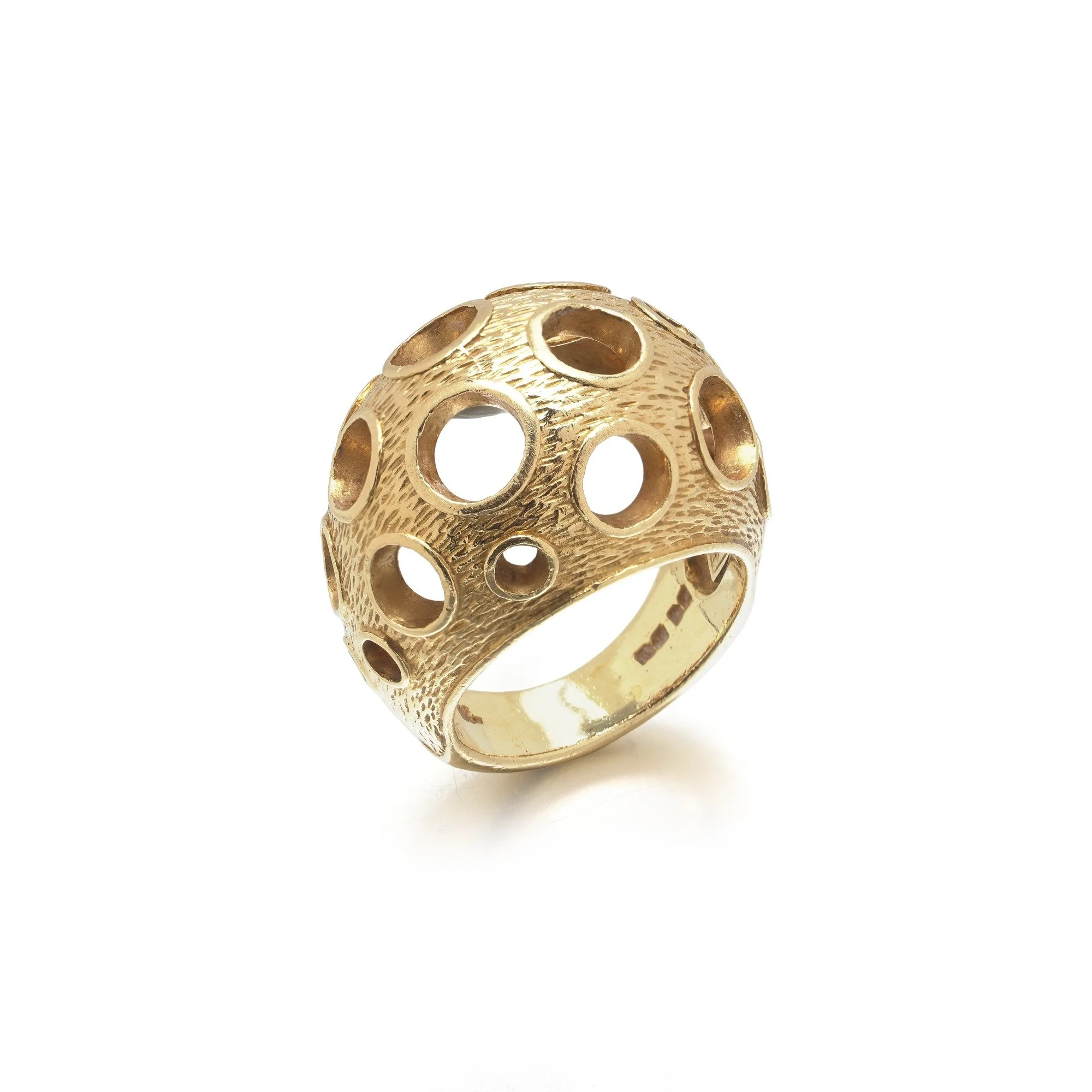 kutchinsky-18kt-gold-openwork-bombe-ring-london-1970s-07-Mozeris-Fine-Antiques.jpg