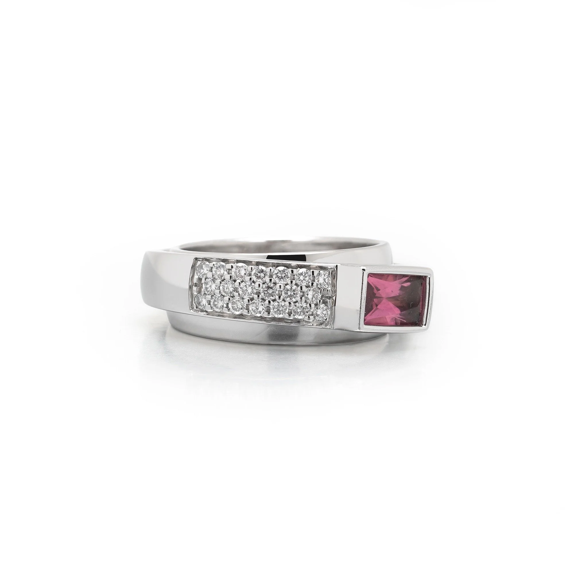 piaget-possession-18kt-white-gold-ring-pink-tourmaline-03-Mozeris-Fine-Antiques.jpg