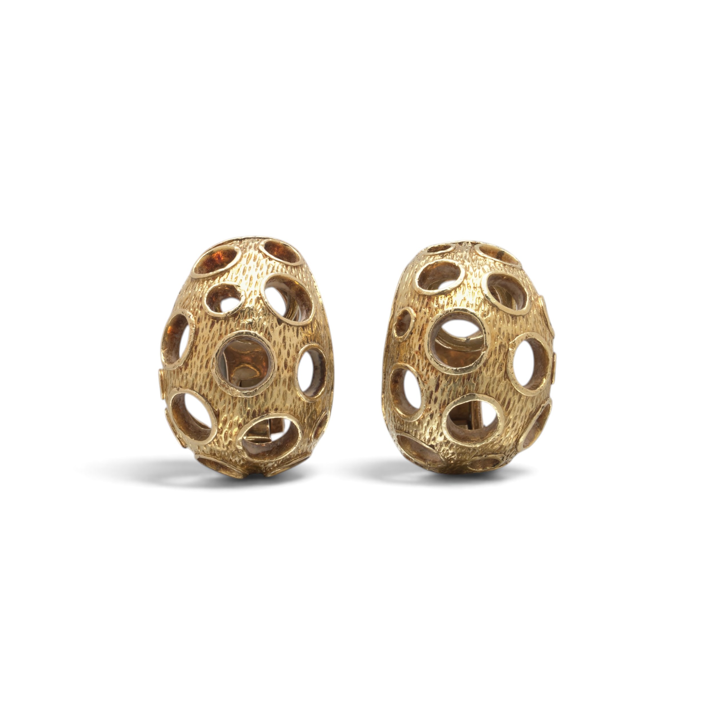 kutchinsky-18kt-gold-clip-on-earrings-1970s-02-Mozeris-Fine-Antiques.jpg