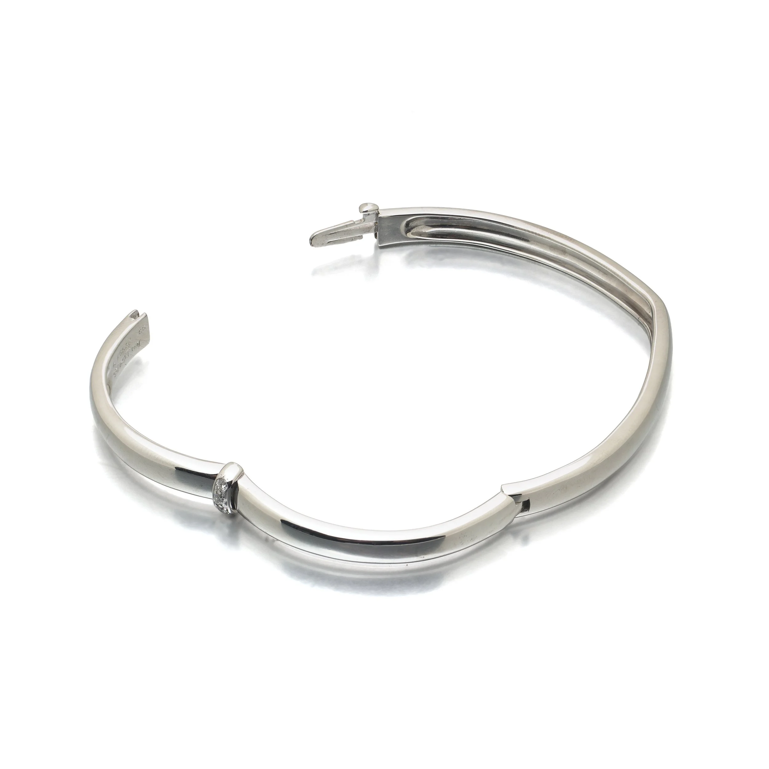Piaget-18KT-White-Gold-Diamond-Heart-Bangle-04-view4-Mozeris-Fine-Antiques.jpg