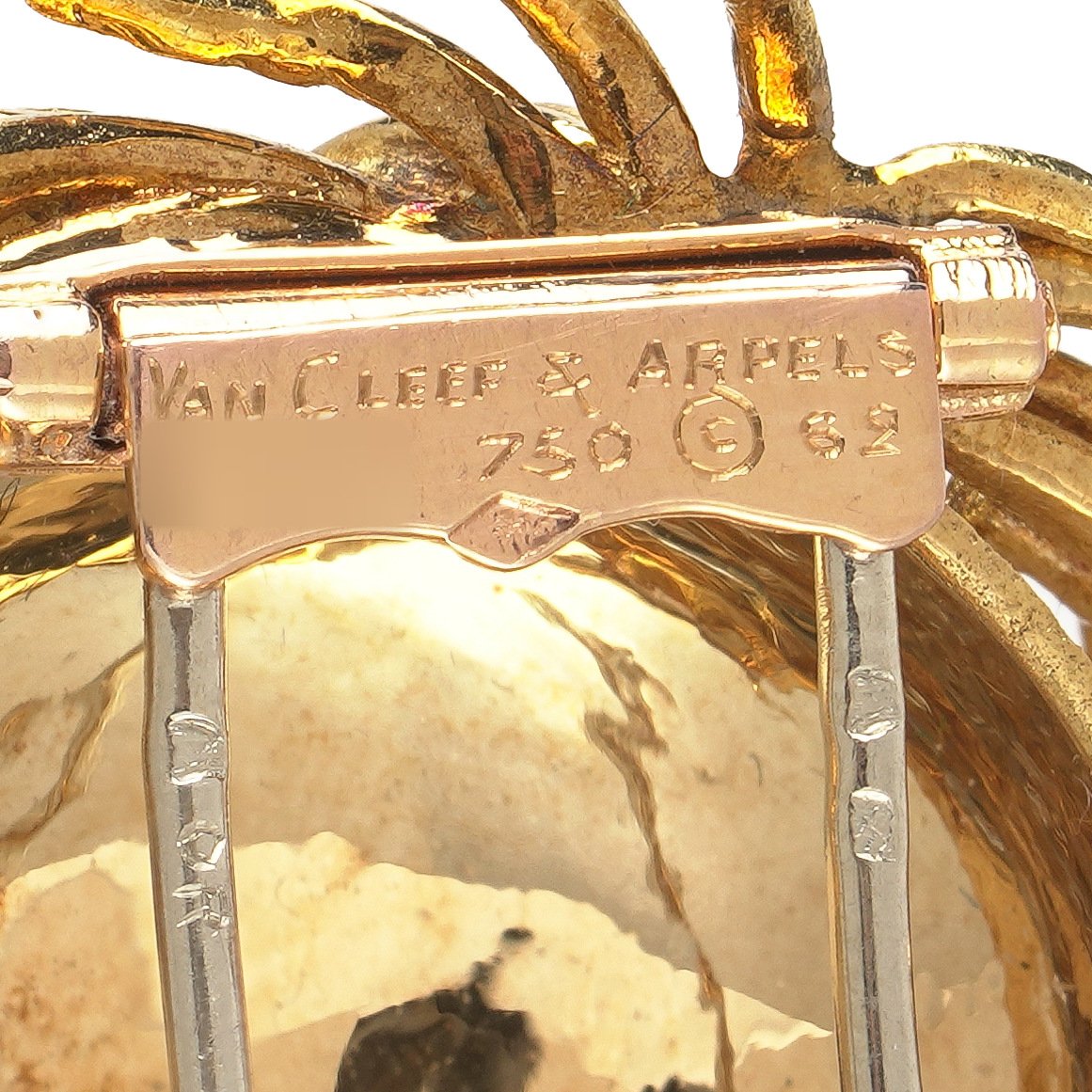 Van-Cleef-and-Arpels-Lion-Ebouriffe-18KT-Gold-Diamond-Brooch-04-view4-Mozeris-Fine-Antiques.jpg