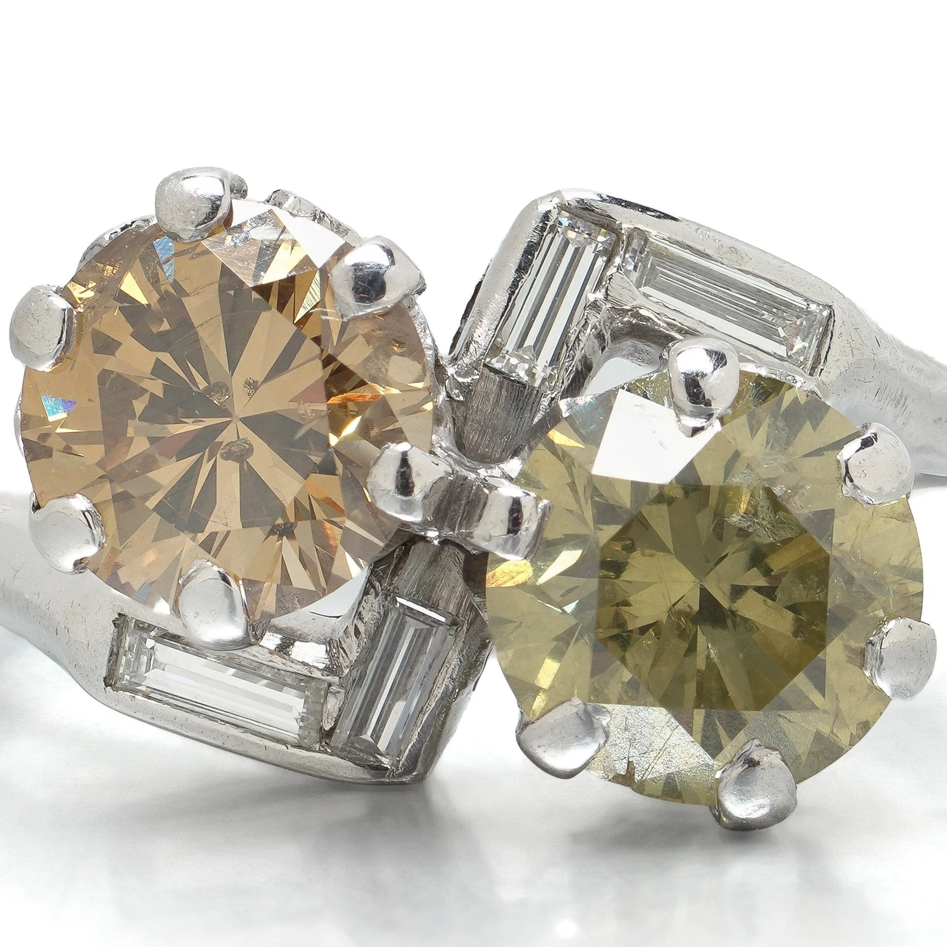 Toi-et-Moi-Fancy-Coloured-Diamond-Ring-Platinum-06-pair.jpg