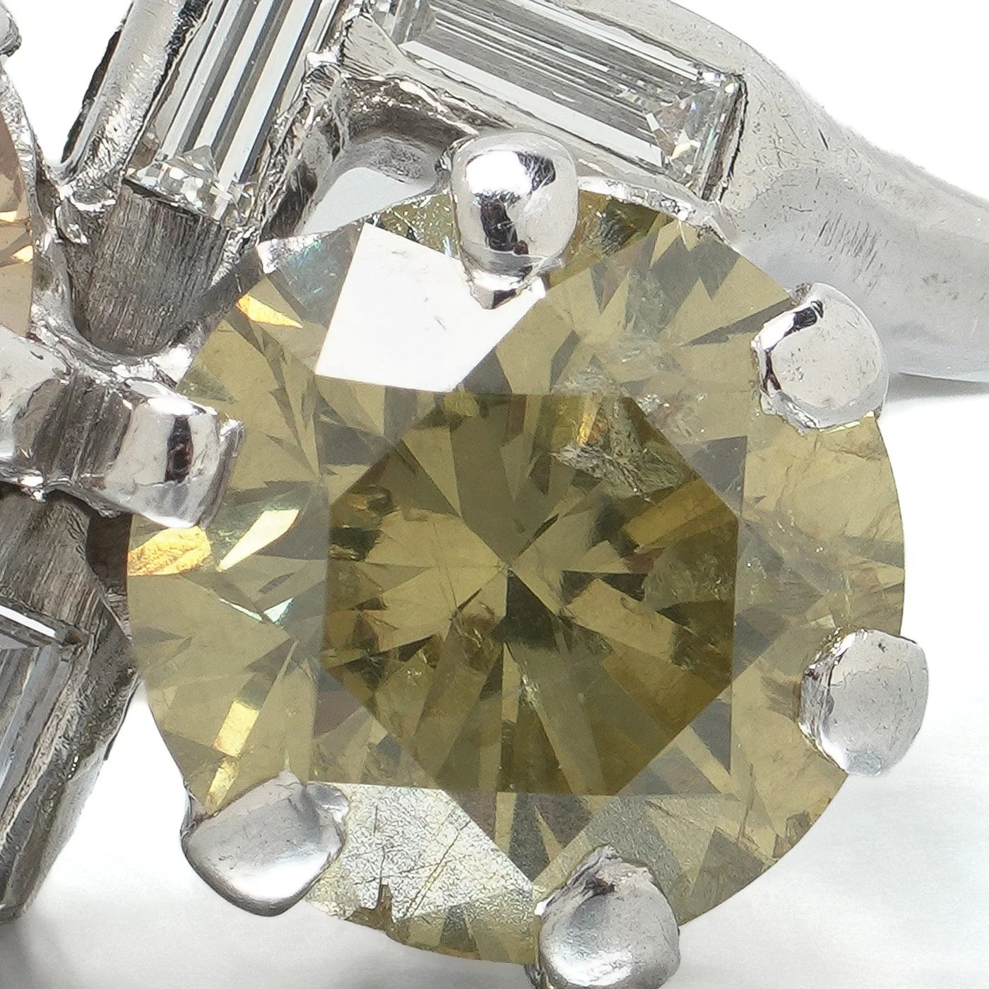 Toi-et-Moi-Fancy-Coloured-Diamond-Ring-Platinum-08-stone-b.jpg