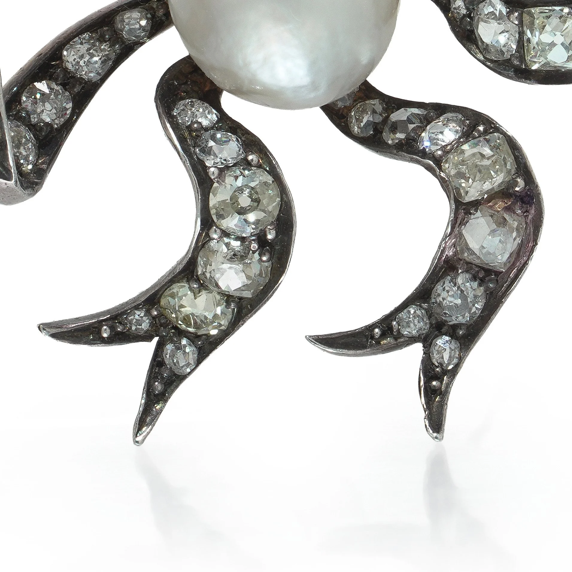 Victorian-Pearl-and-Diamond-Bow-Brooch-Silver-on-Gold-05-tails.jpg