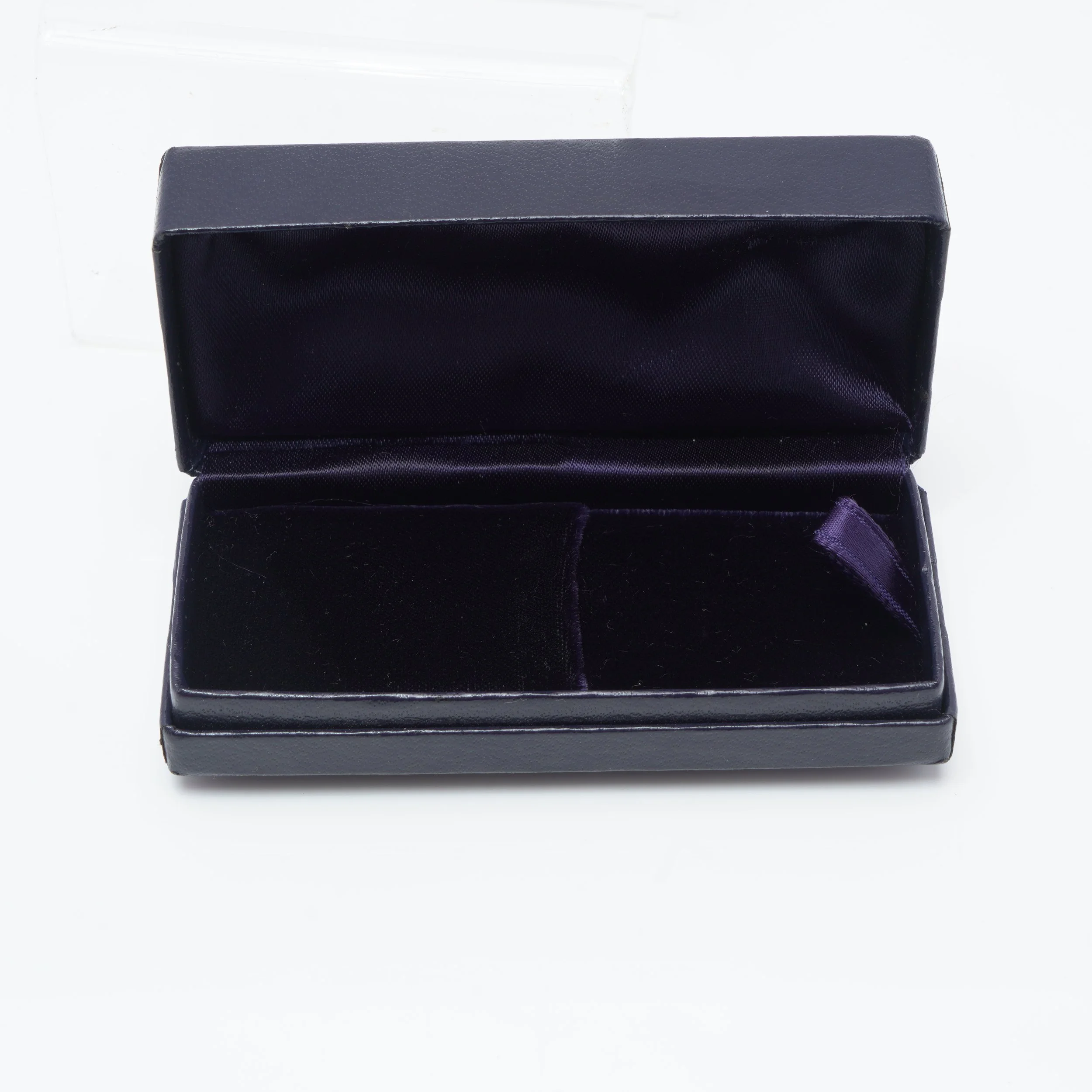 Vintage-Tiffany-and-Co-Brooch-Presentation-Box-05-interior.jpg
