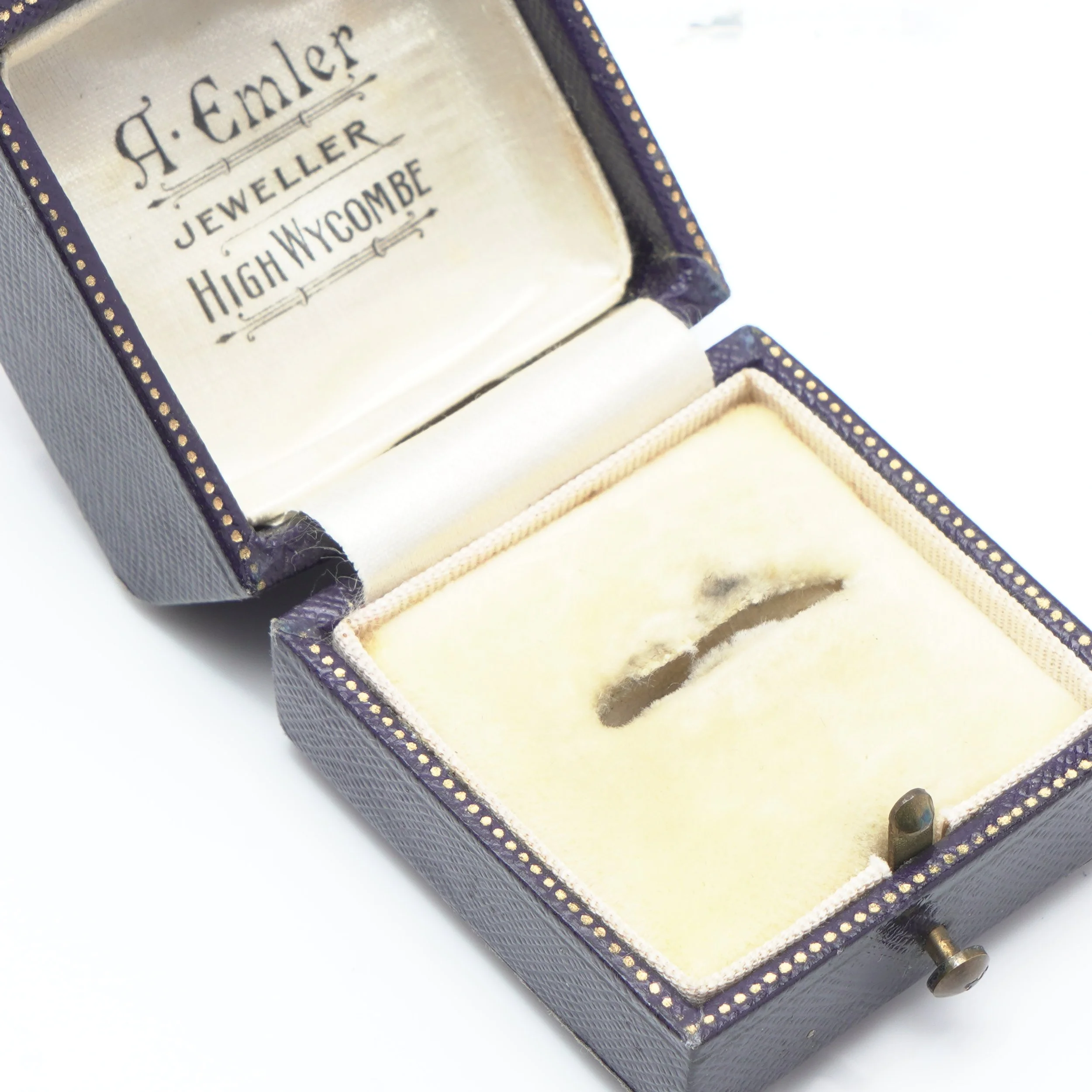 Antique-A-Emler-Ring-Box-High-Wycombe-06-fitting.jpg