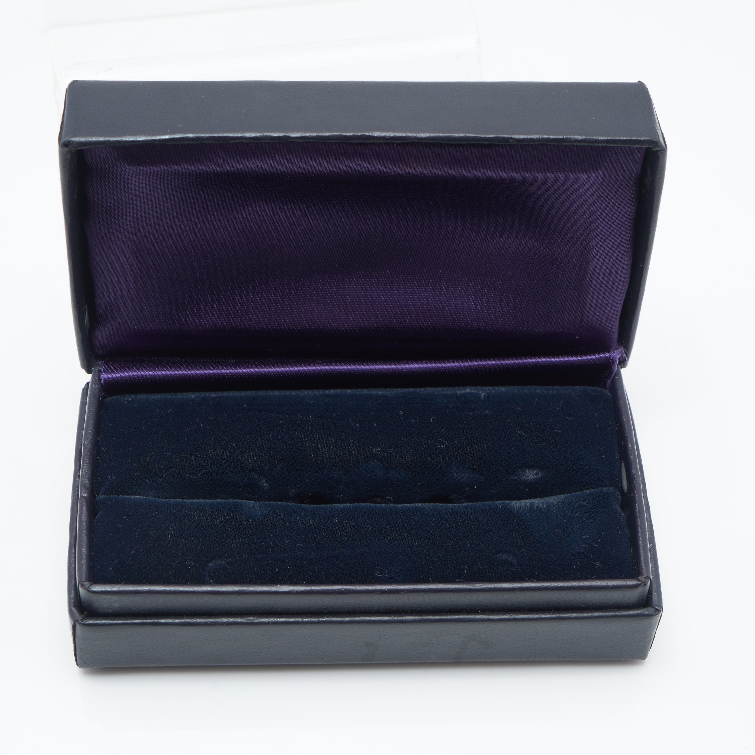 Vintage-Tiffany-and-Co-Jewellery-Presentation-Box-05-interior.jpg