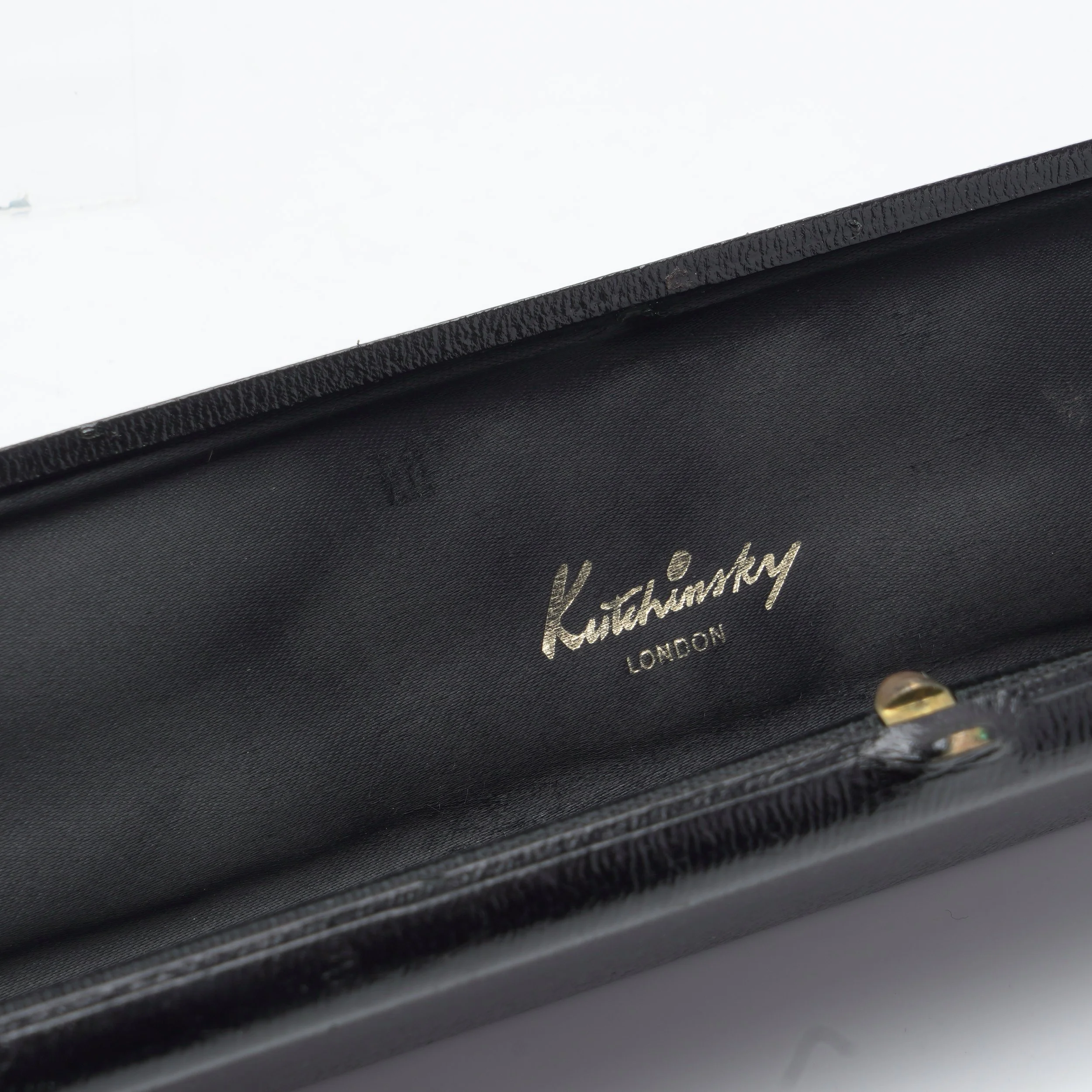 Vintage-Kutchinsky-Bracelet-or-Watch-Presentation-Box-London-08-signature.jpg