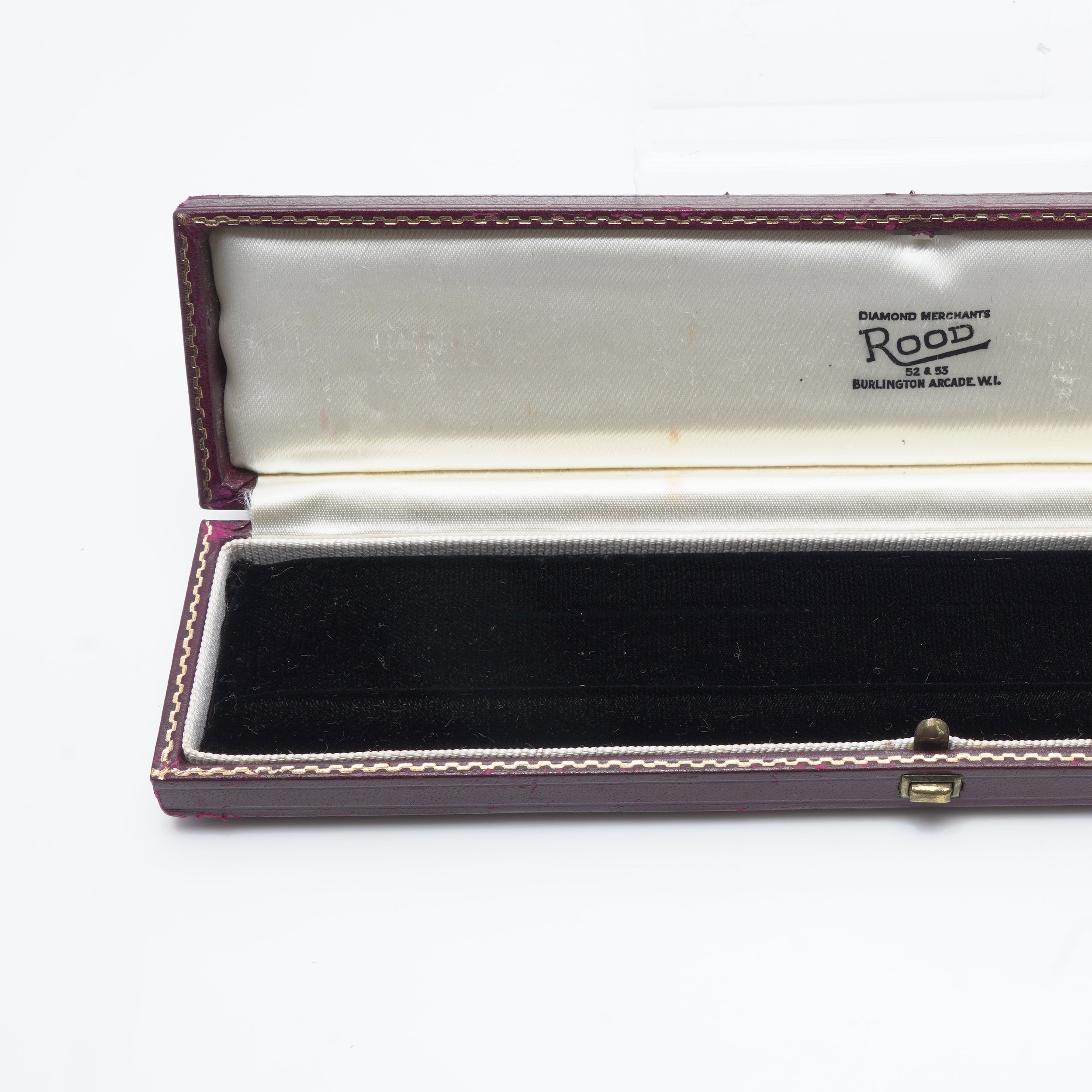 Antique-Roop-Bracelet-Box-Burlington-Arcade-London-07-interior.jpg