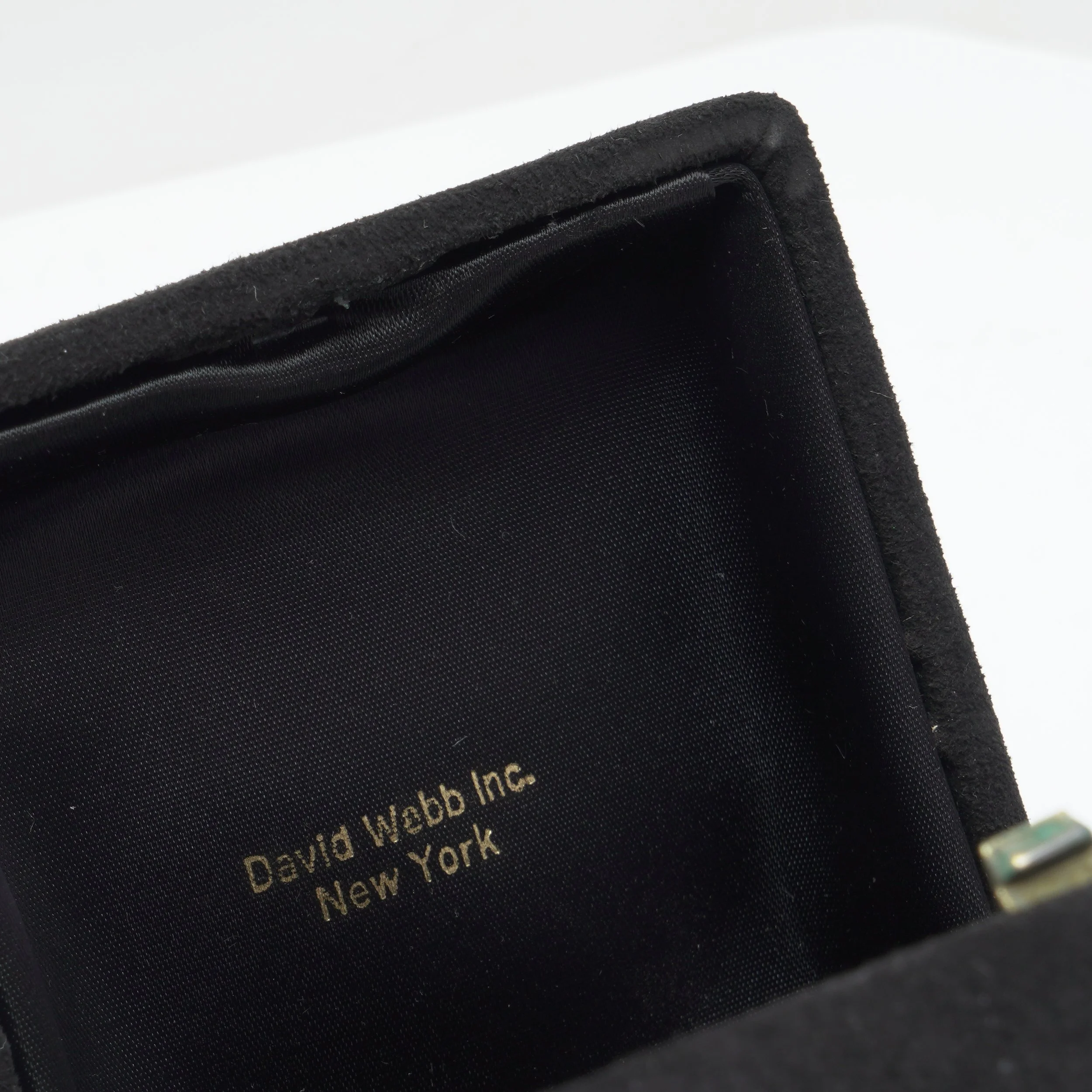 Vintage-David-Webb-Jewellery-Box-with-Outer-Box-New-York-07-signature.jpg
