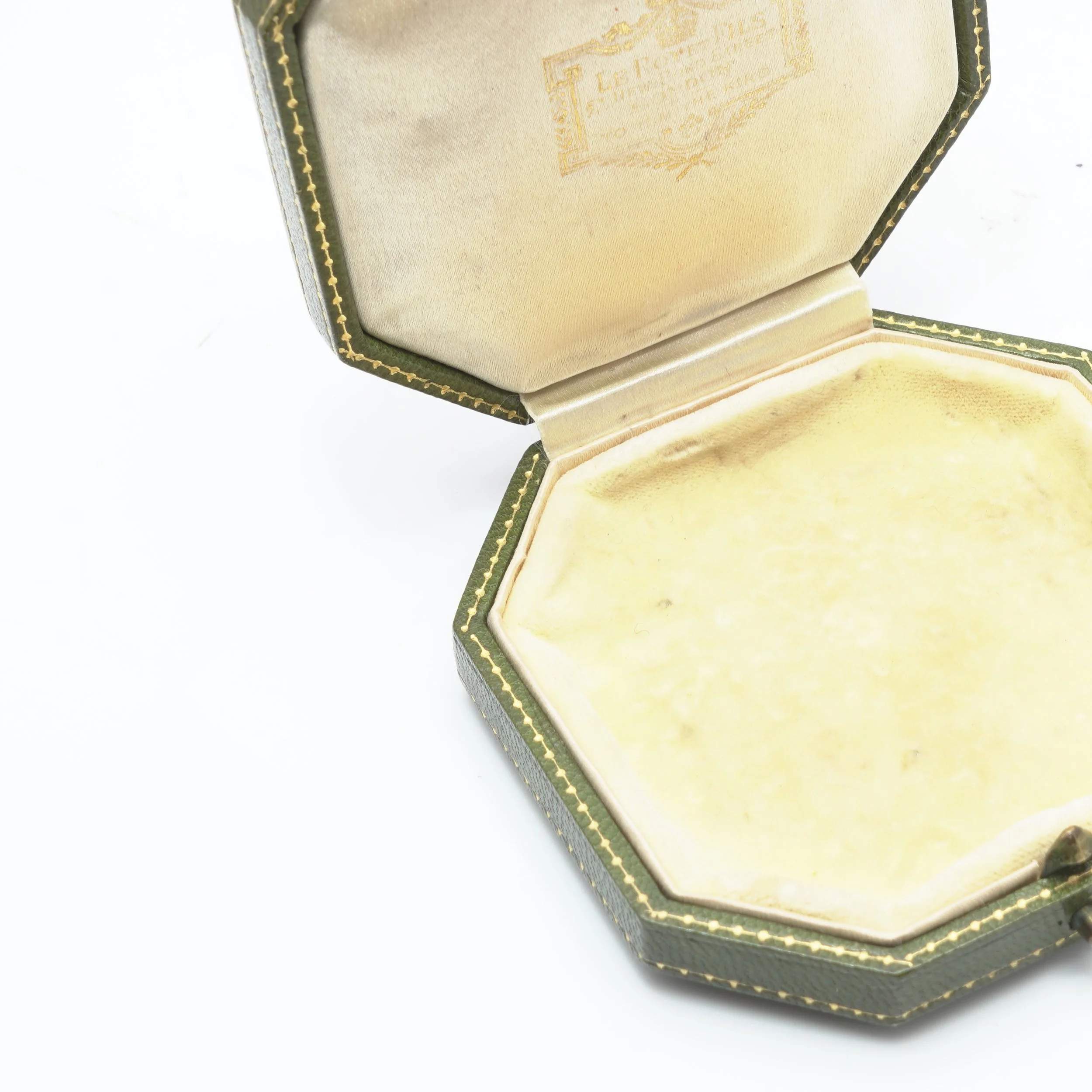 Art-Deco-Le-Roy-et-Fils-Jewellery-Box-To-The-King-07-fitting.jpg