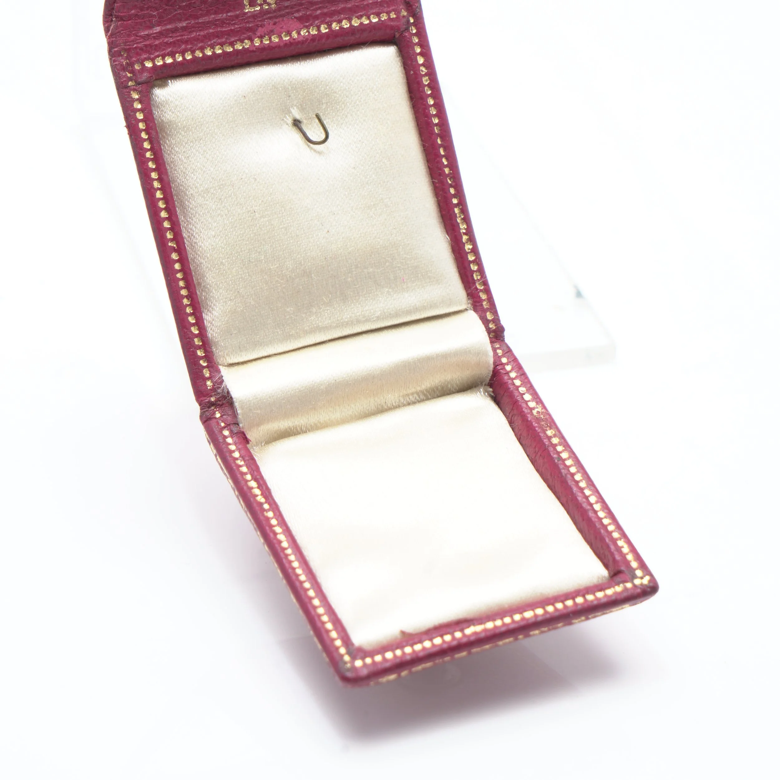 Art-Deco-Cartier-Ring-Box-Circa-1920s-05-interior.jpg