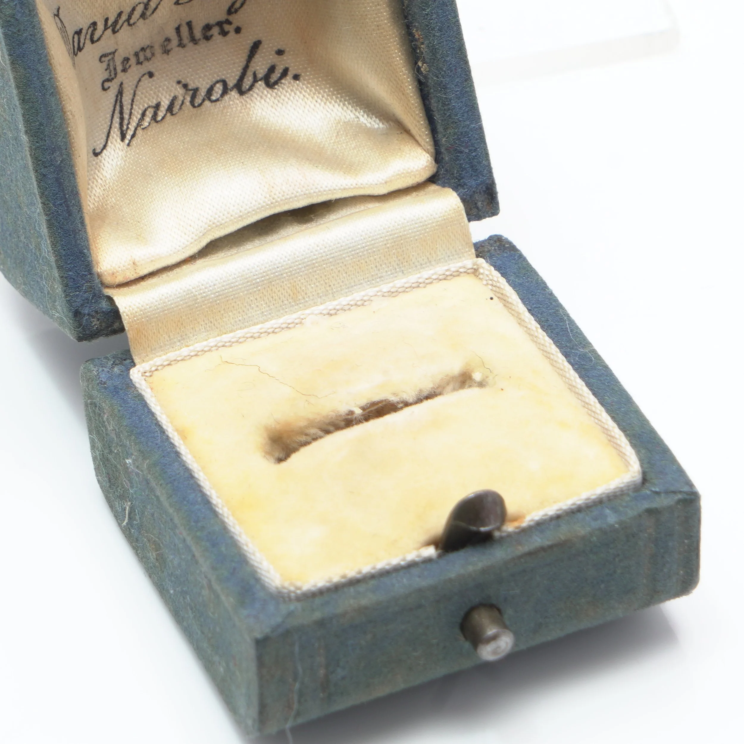 Antique-David-Lyall-Ring-Box-Jeweller-Nairobi-06-fitting.jpg