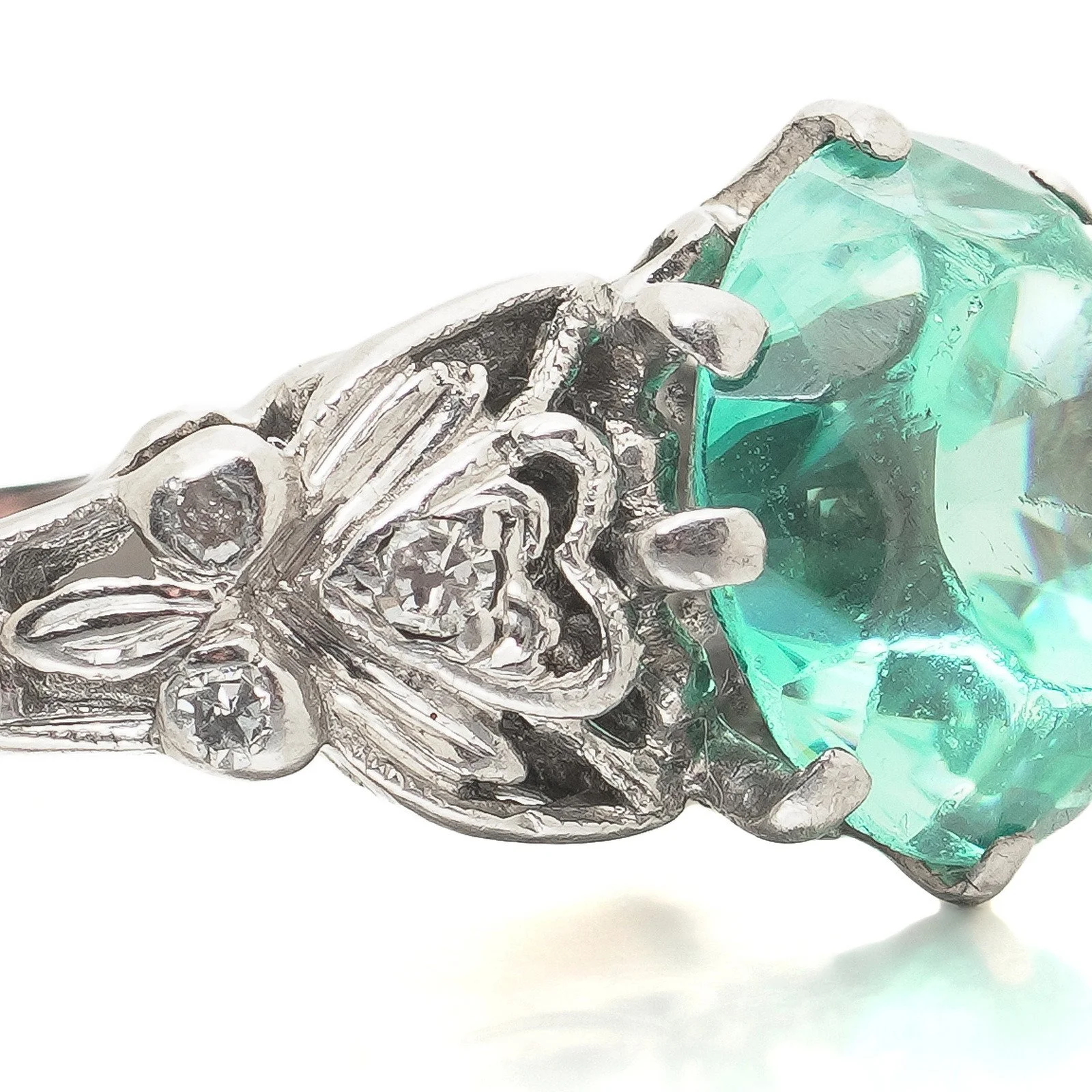 Vintage-1950s-Blue-Zircon-and-Diamond-Ring-18KT-White-Gold-05-detail-shoulder.jpg