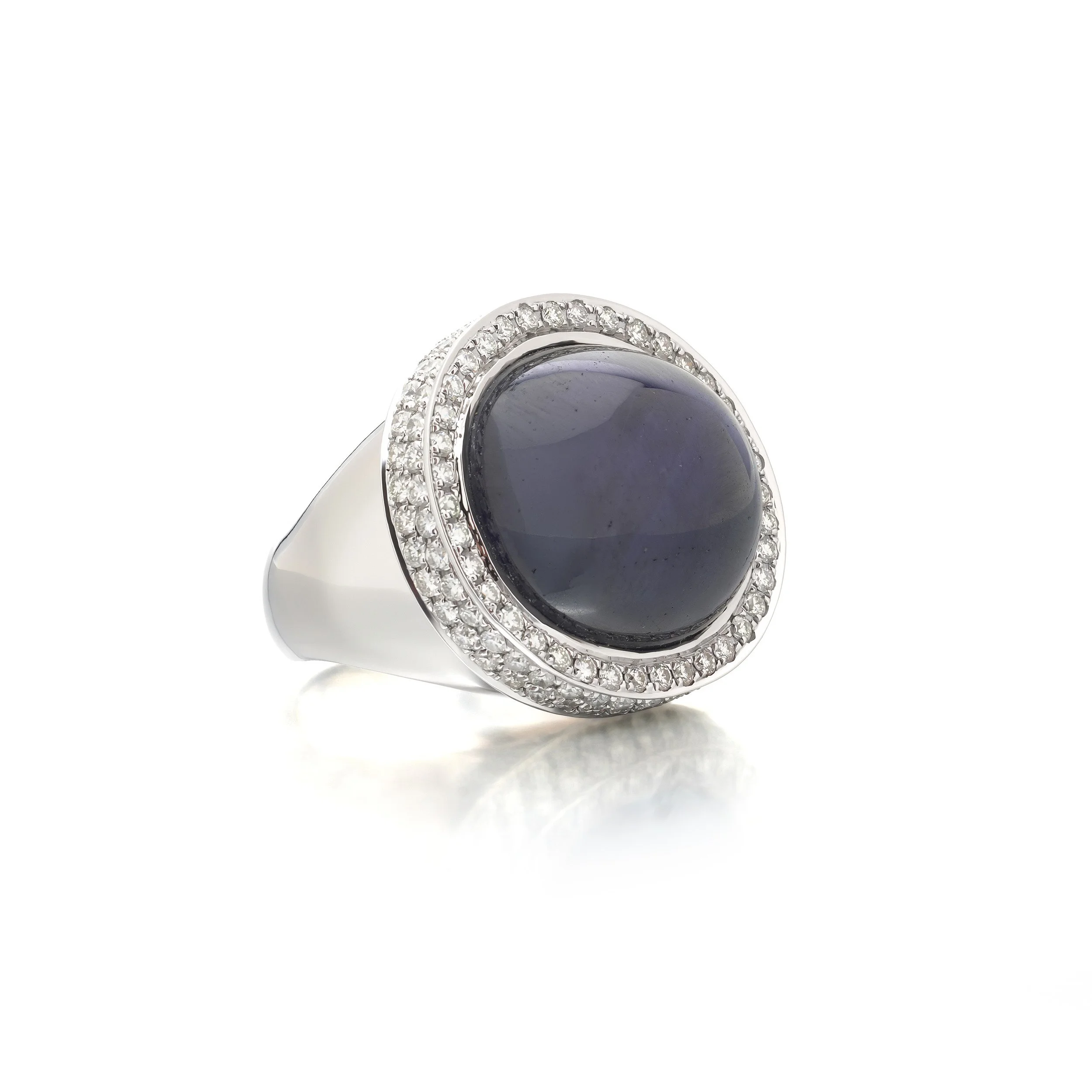 Vintage-23-Carat-Sapphire-Cabochon-and-Diamond-Dome-Ring-18KT-White-Gold-02.jpg