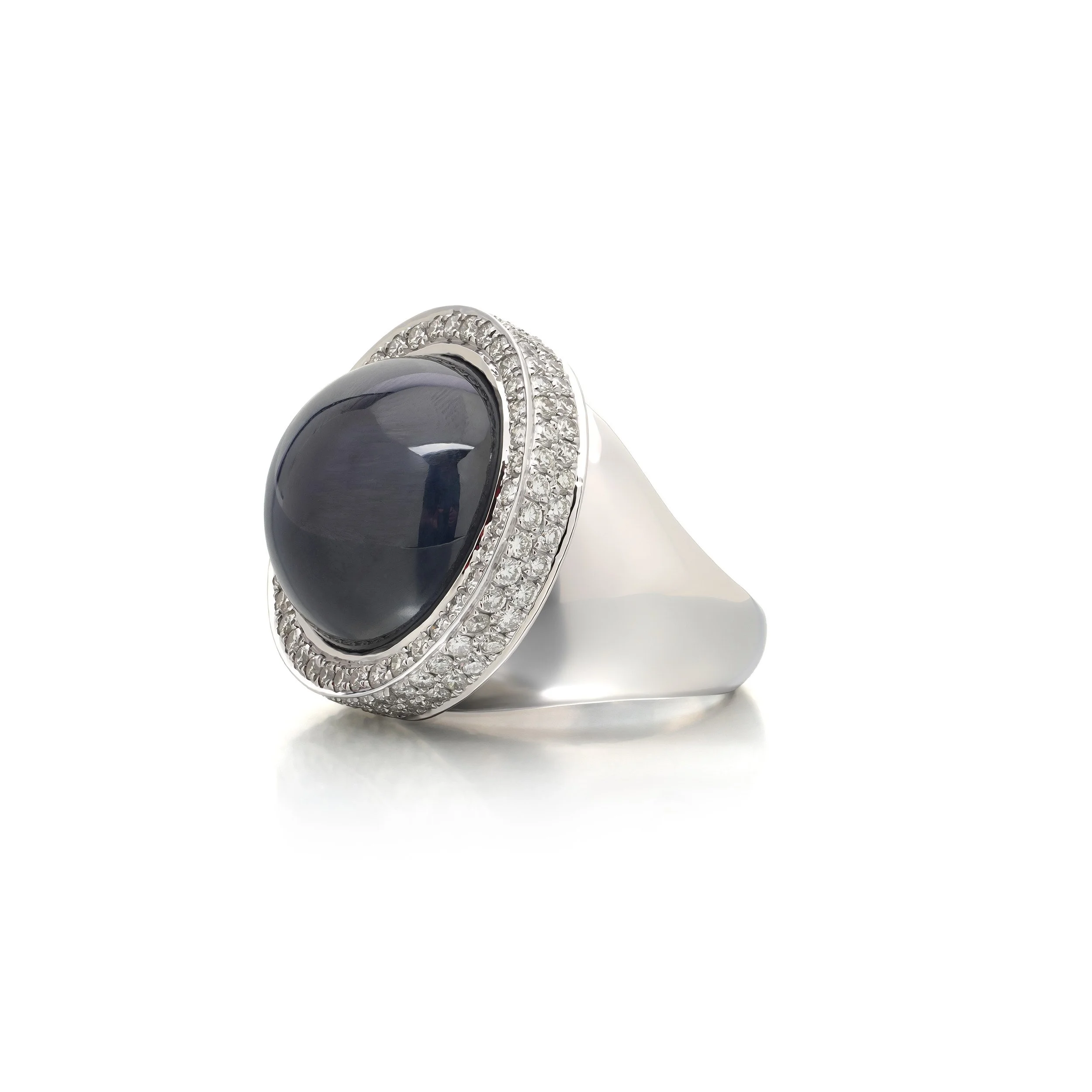Vintage-23-Carat-Sapphire-Cabochon-and-Diamond-Dome-Ring-18KT-White-Gold-03.jpg