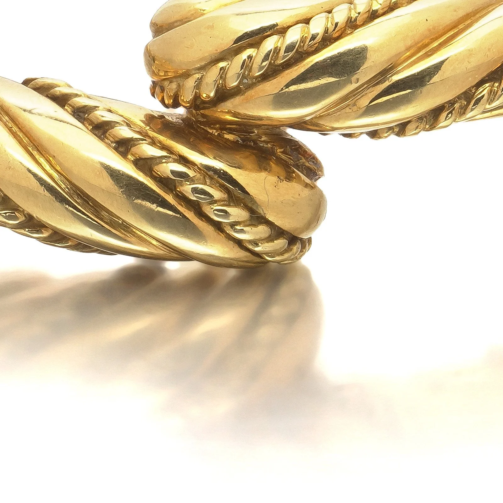 Vintage-Cartier-18KT-Yellow-Gold-Rope-Twist-Crossover-Bangle-04-detail-crossover.jpg