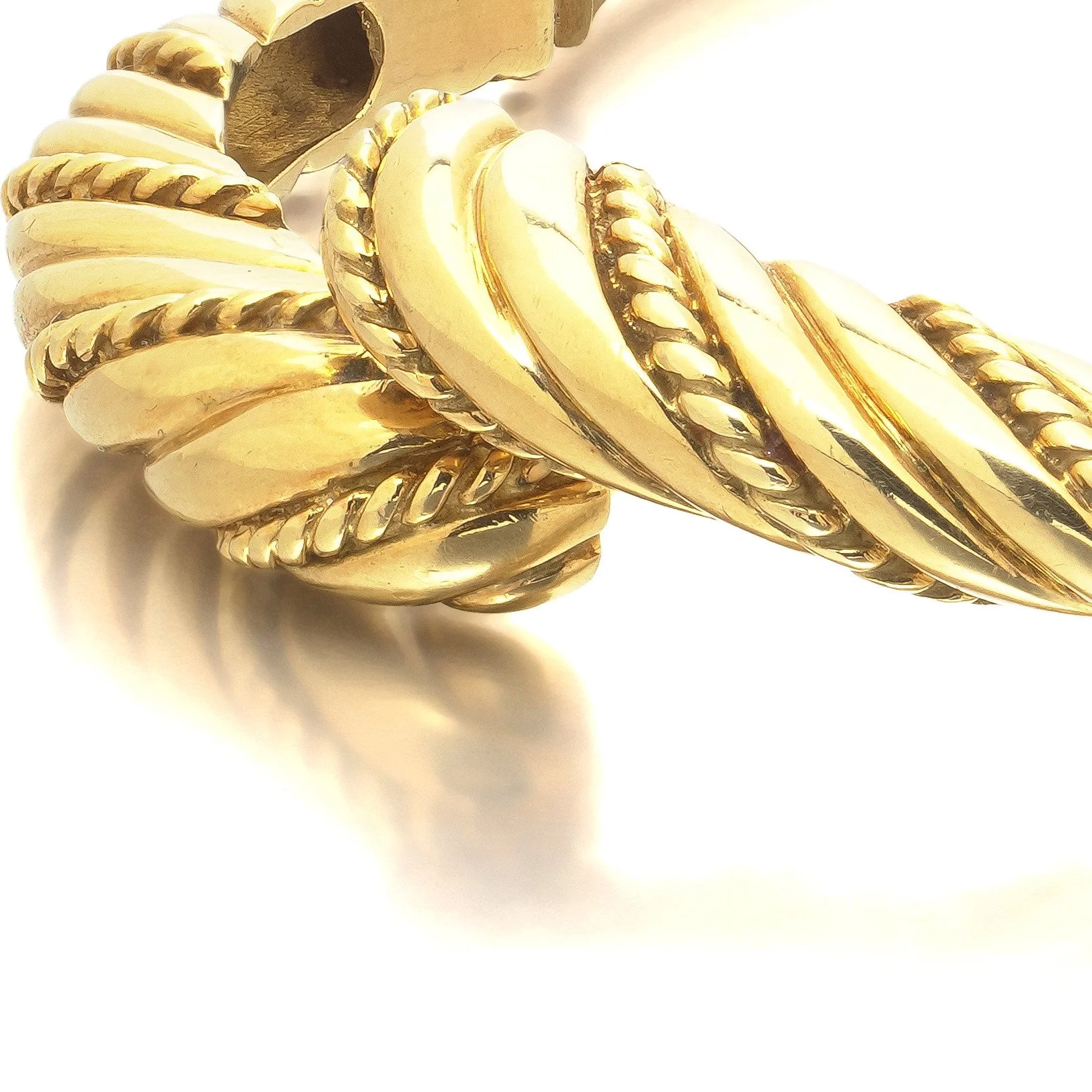 Vintage-Cartier-18KT-Yellow-Gold-Rope-Twist-Crossover-Bangle-05-detail-rope-terminal.jpg
