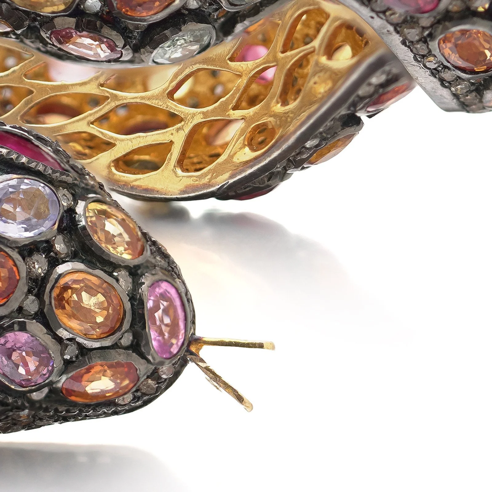 Serpent-Bangle-in-Silver-and-Silver-Gilt-Multi-Coloured-Sapphires-and-Rose-Cut-Diamonds-03-detail-serpent-head.jpg