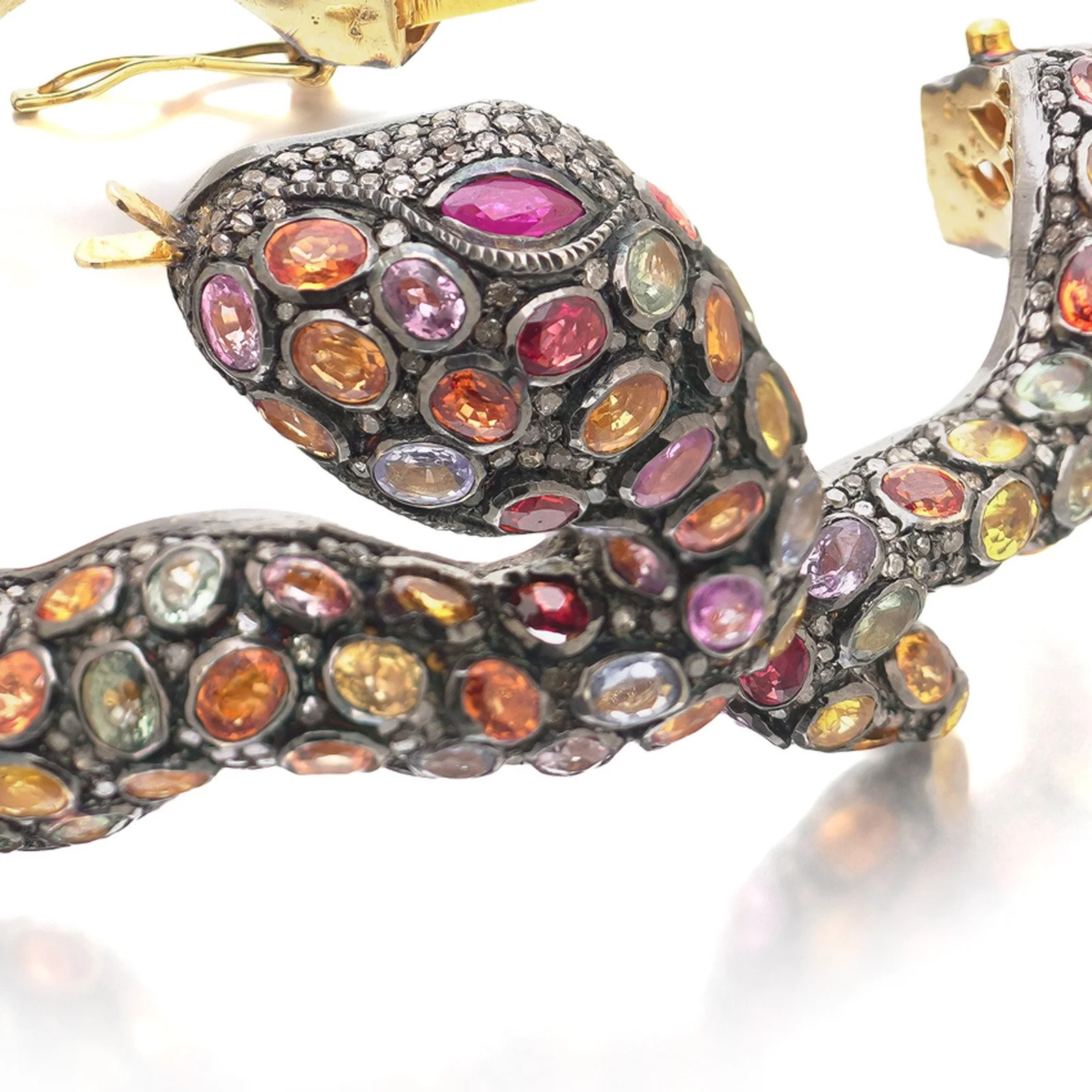 Serpent-Bangle-in-Silver-and-Silver-Gilt-Multi-Coloured-Sapphires-and-Rose-Cut-Diamonds-07-detail-hinge-clasp.jpg