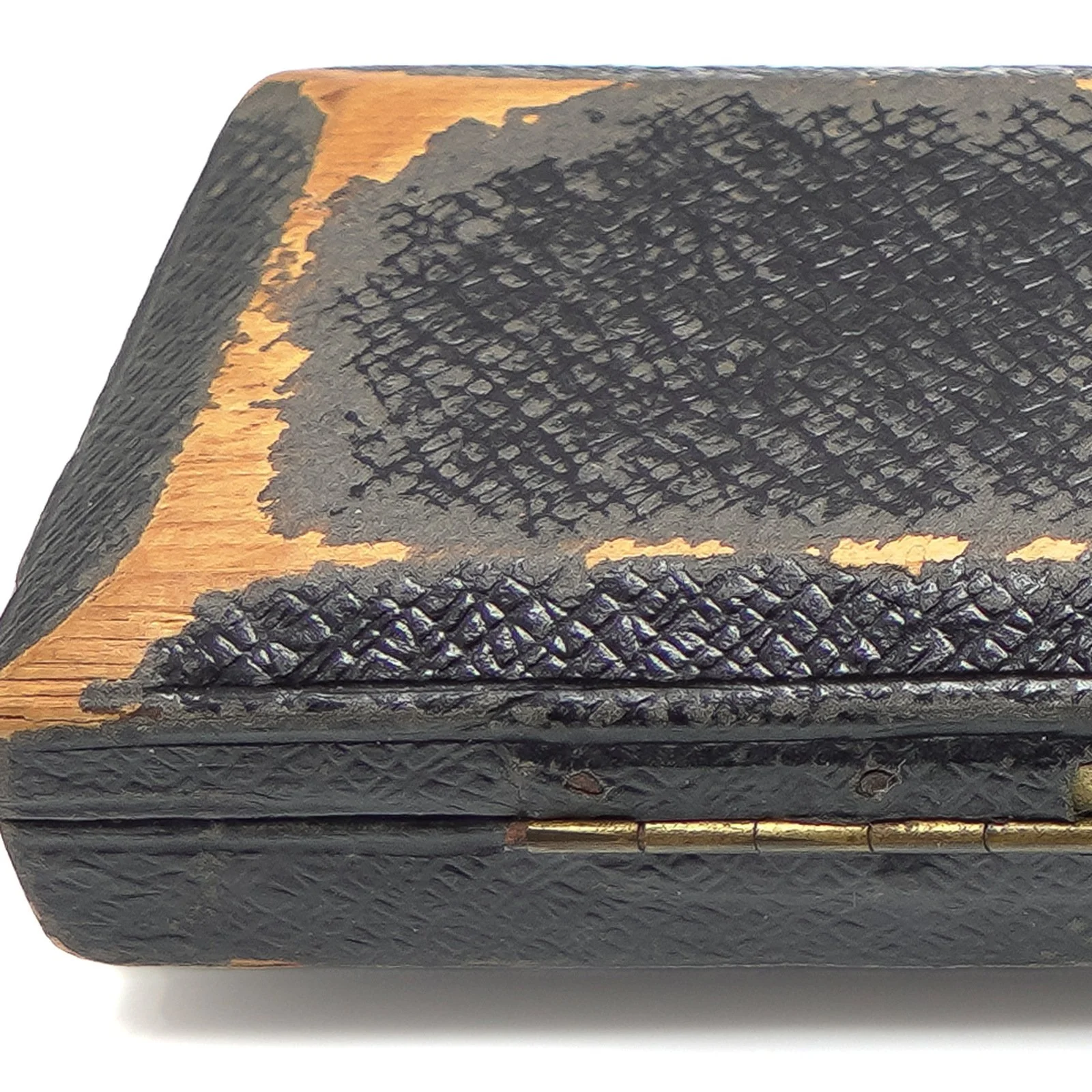Antique-Long-Black-Leather-Necklace-Presentation-Box-07-detail-corner-wear.jpg