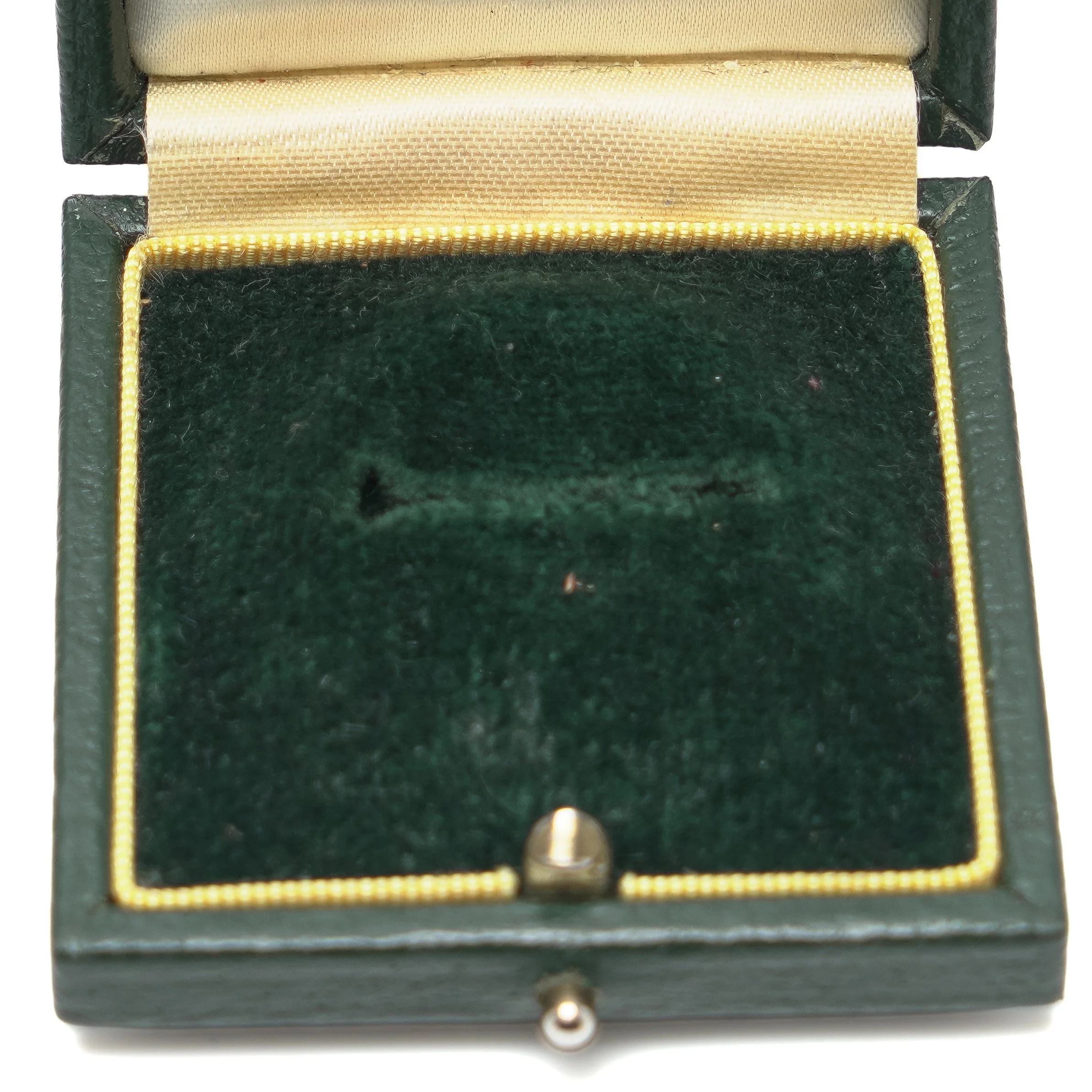Vintage-Tessier-Ring-or-Brooch-Presentation-Box-New-Bond-Street-06-detail-fitting.jpg