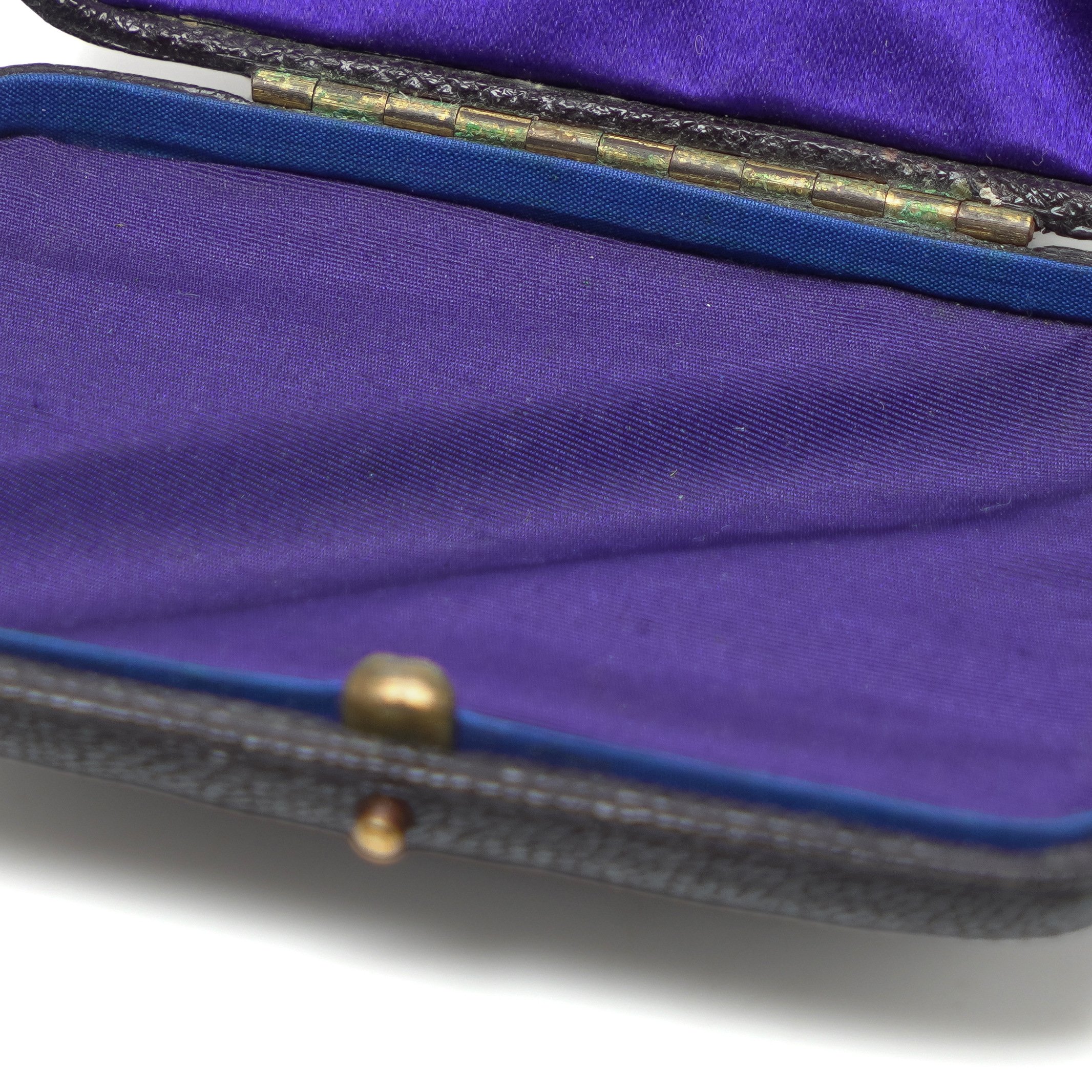 Antique-Hamilton-and-Co-Presentation-Box-Calcutta-Jewellers-06-detail-velvet-tray.jpg