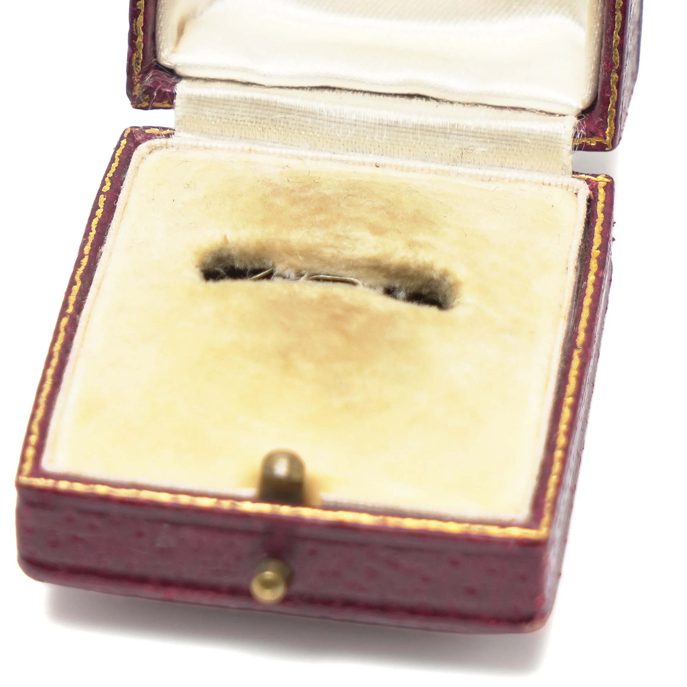 Vintage-C-H-Moody-and-Son-Ring-Box-Crewe-06-detail-ring-slot.jpg
