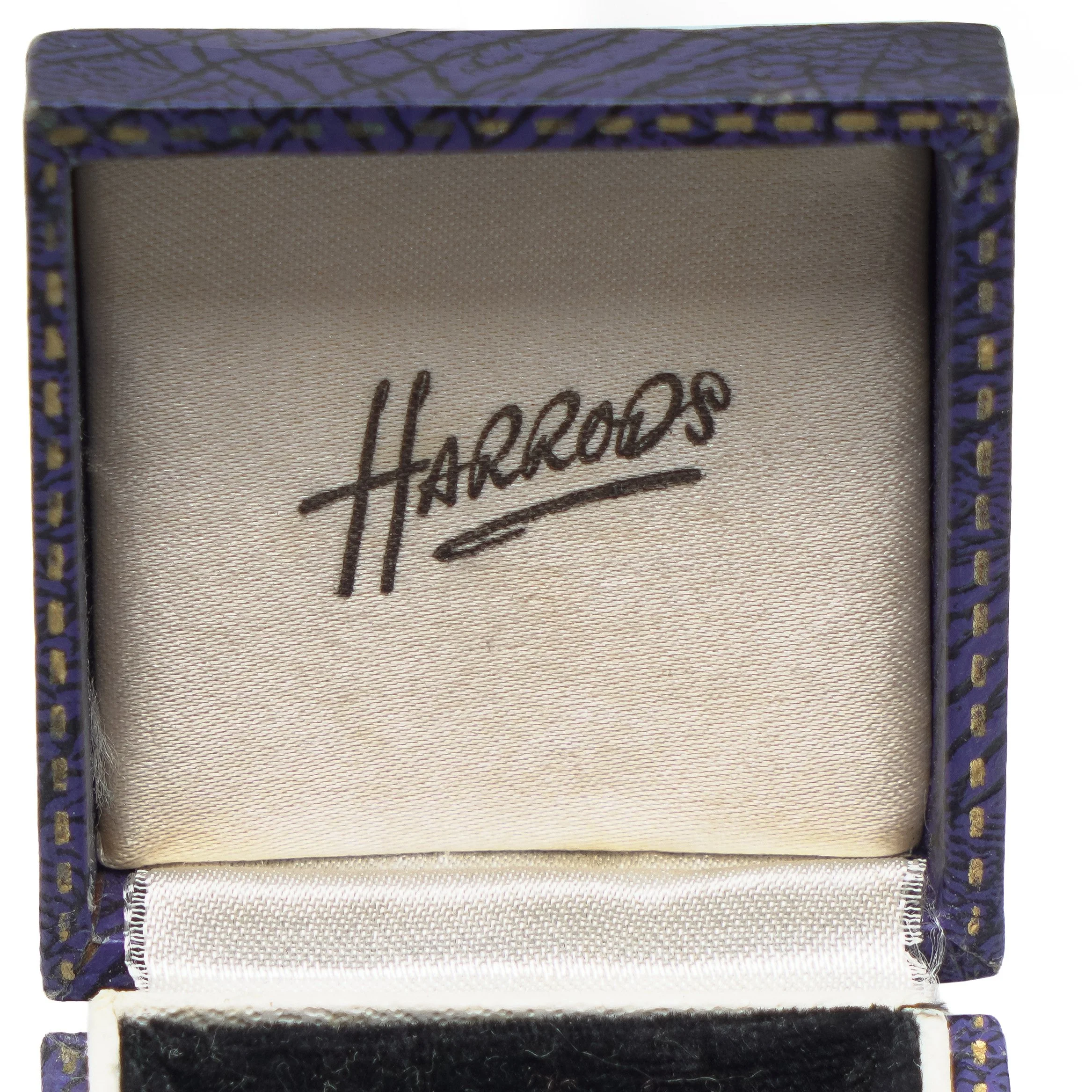 Vintage-Harrods-Jewellery-Presentation-Box-05-detail-harrods-signature.jpg
