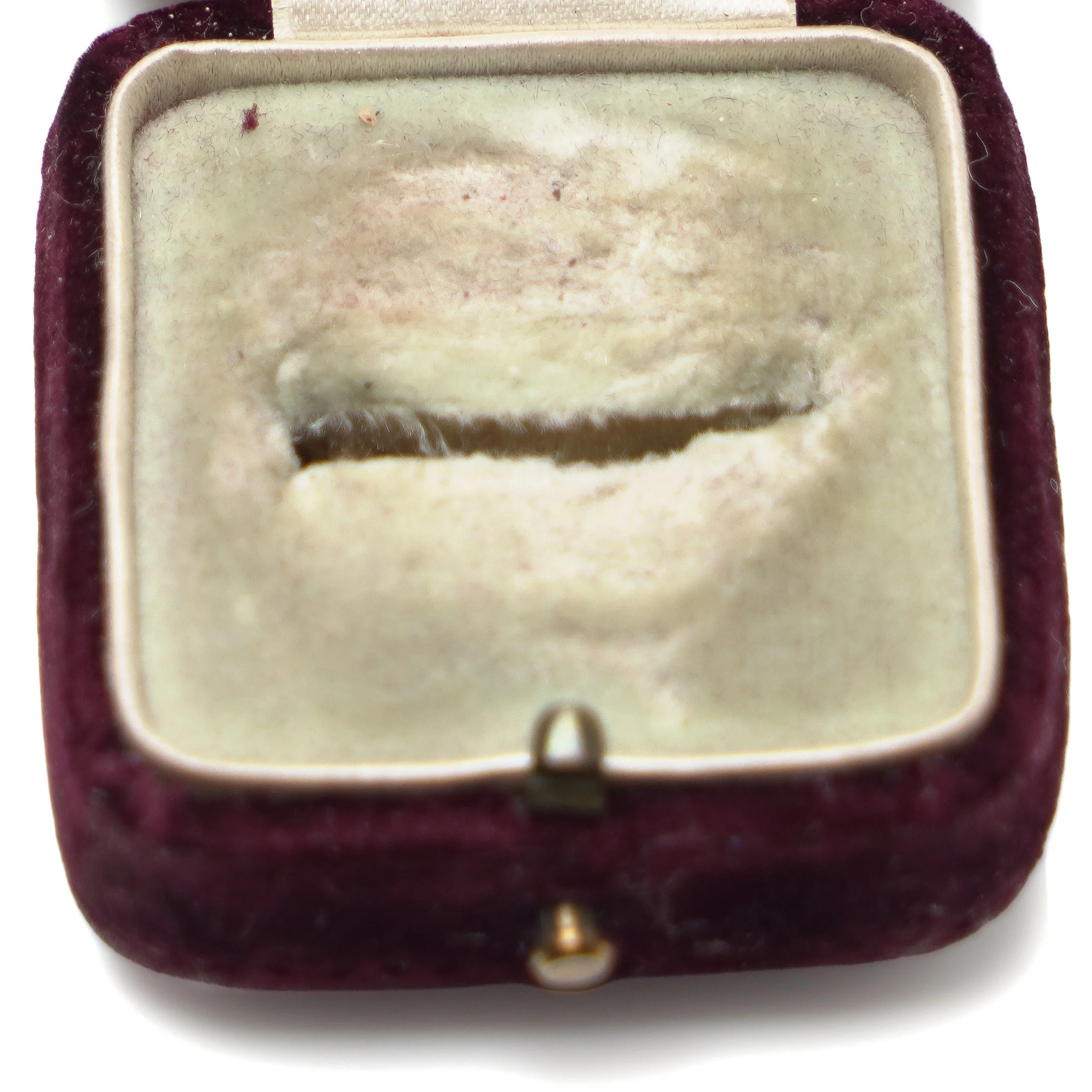 Vintage-Clading-and-Co-Velvet-Ring-Box-Brighton-06-detail-ring-slot.jpg