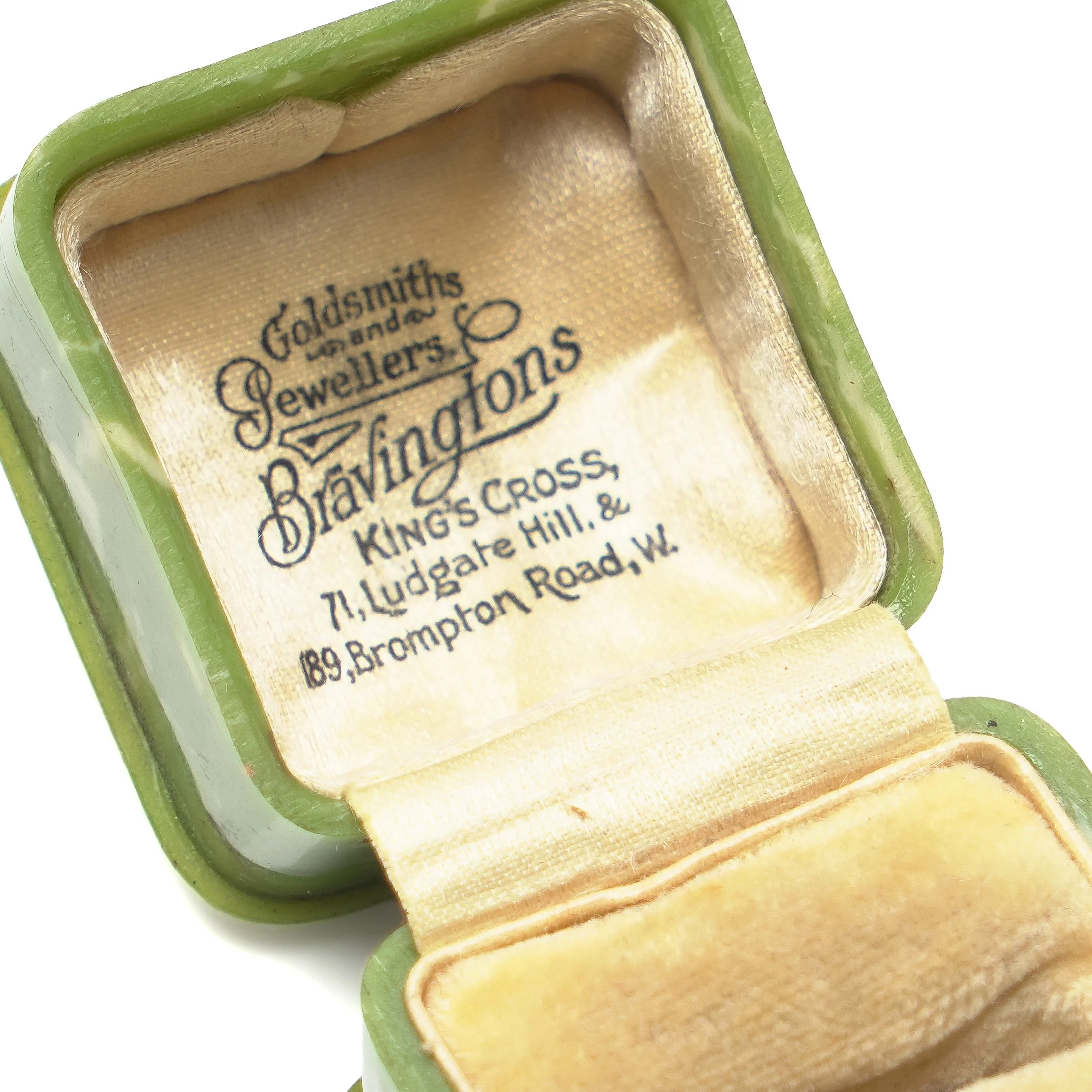 Vintage-Bravingtons-Ring-Box-Green-Marbled-Case-05-detail-bravingtons-signature.jpg