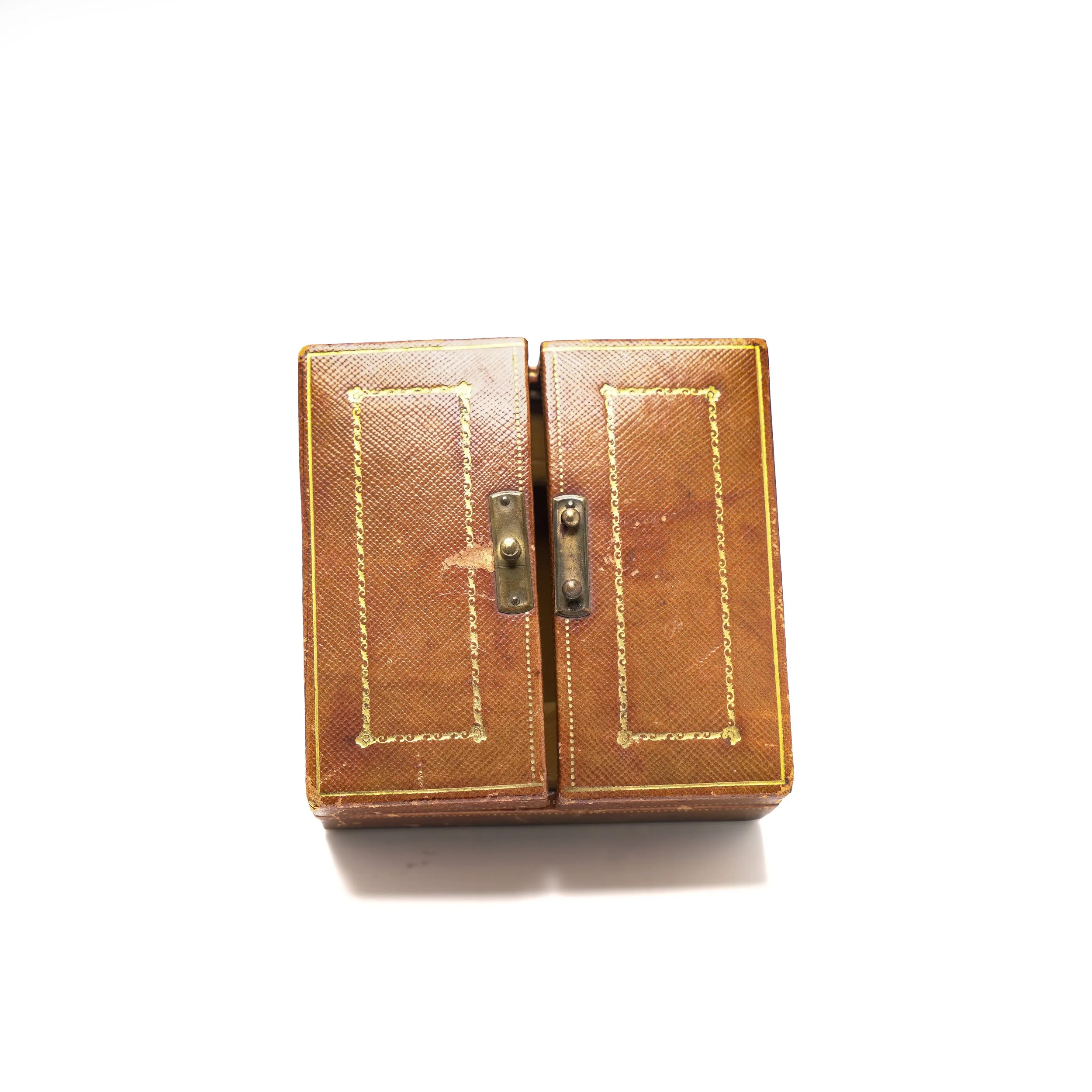 Antique-Cartier-Clock-or-Medallion-Presentation-Case-with-Easel-Stand-New-York-Paris-London-01-4899.jpg