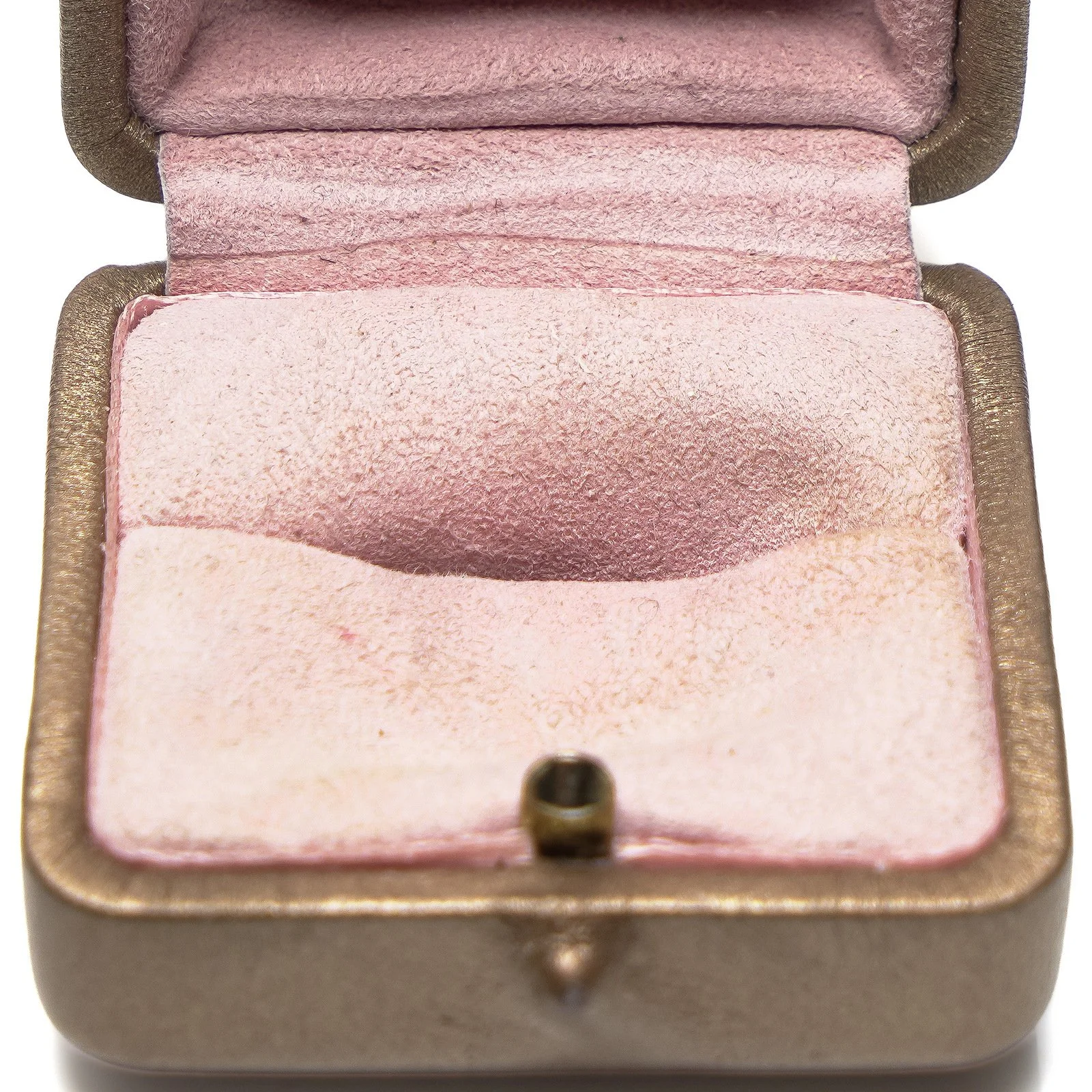 David-Morris-London-Ring-Box-Bronze-Leather-06-detail-ring-slot.jpg